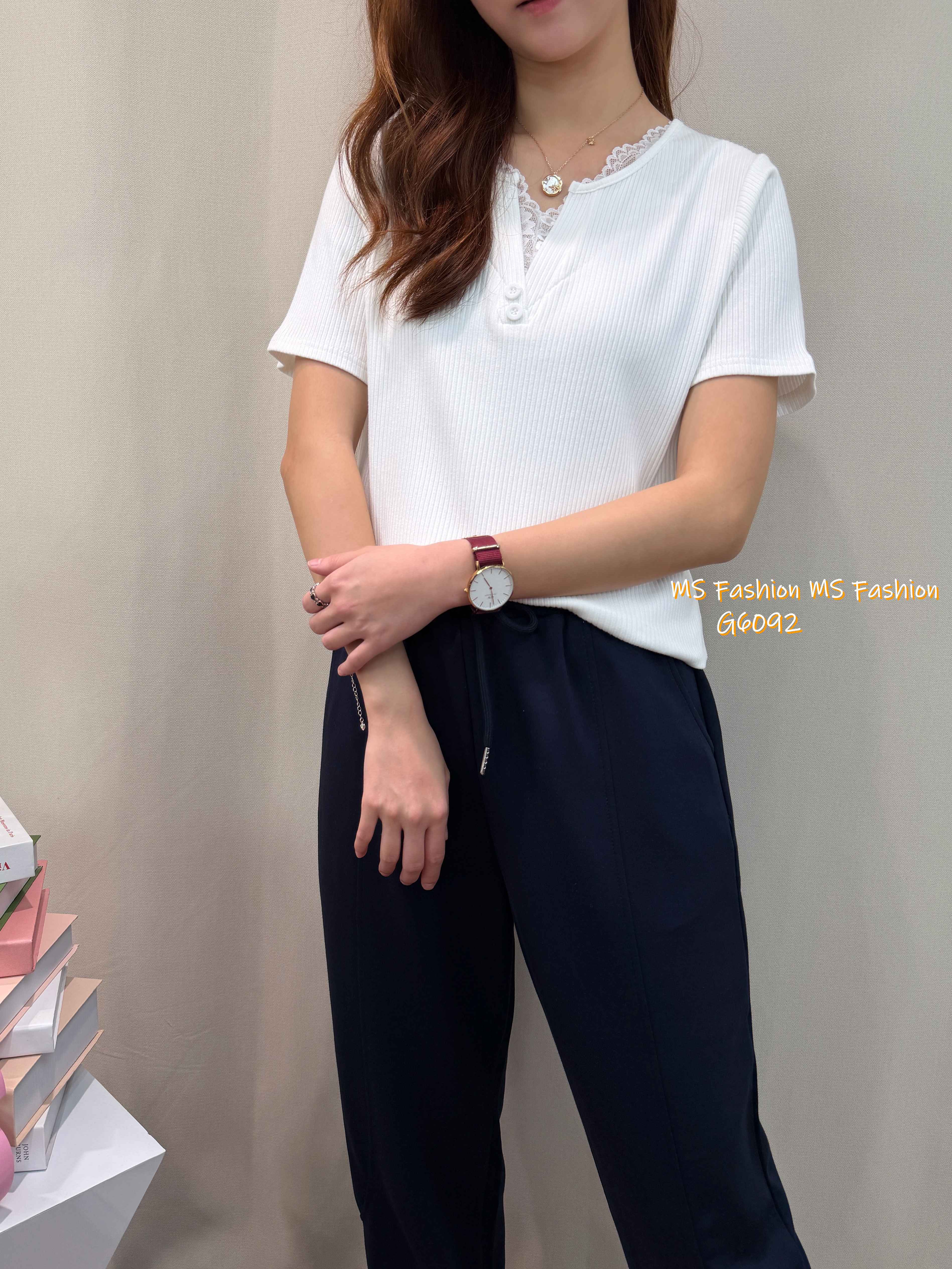 G6092 韓國🇰🇷直紋V領拼lace top
