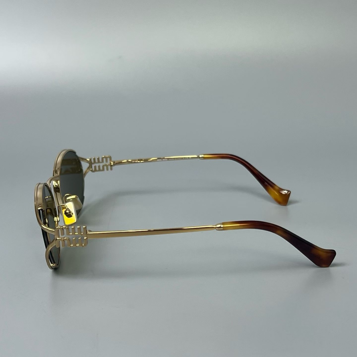 現貨優惠✨好價🍒MIUMIU 金屬框太陽眼鏡