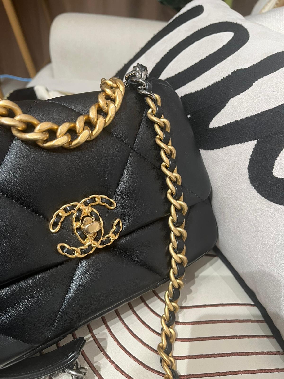 Chanel 19 Small AS1160 100%Authentic, 98%New ✅晶片✅Dust bag✅Box