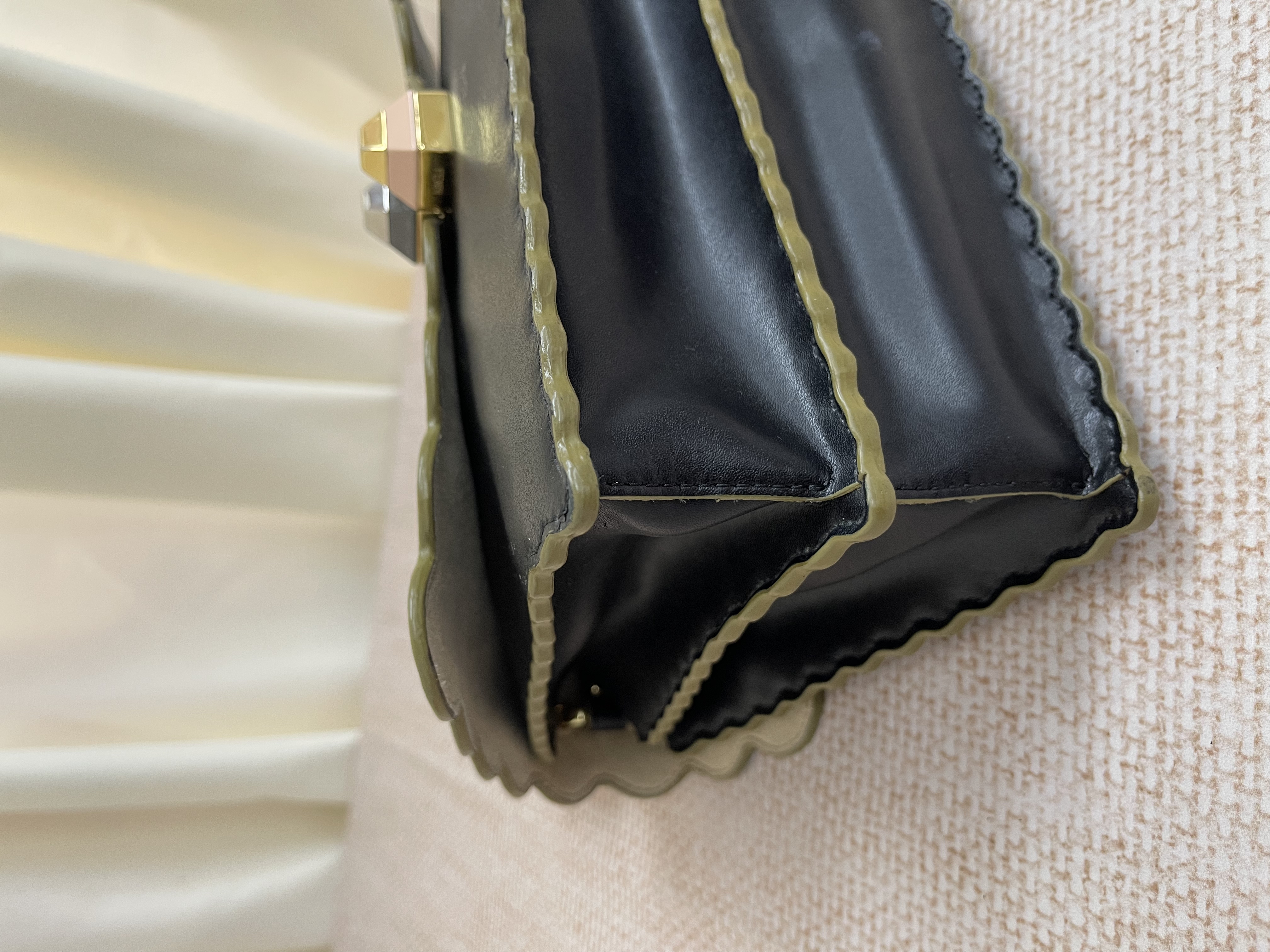 Pre-Owned FENDI KAN I / Product Code: 26022202