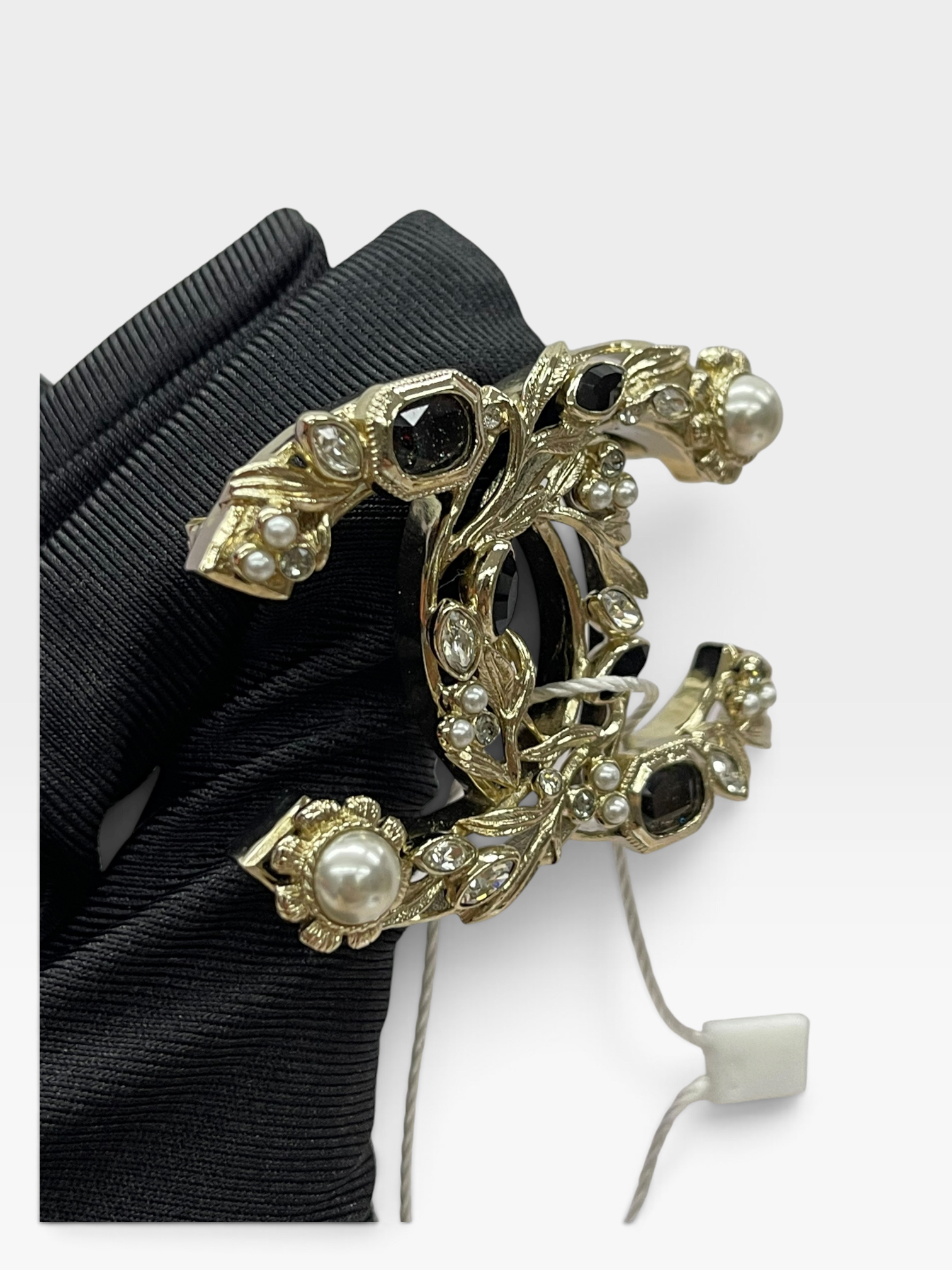 Pre-Owned CHANEL CC Floral Leaf Pearl and Crystal Brooch / Product Code: 091405