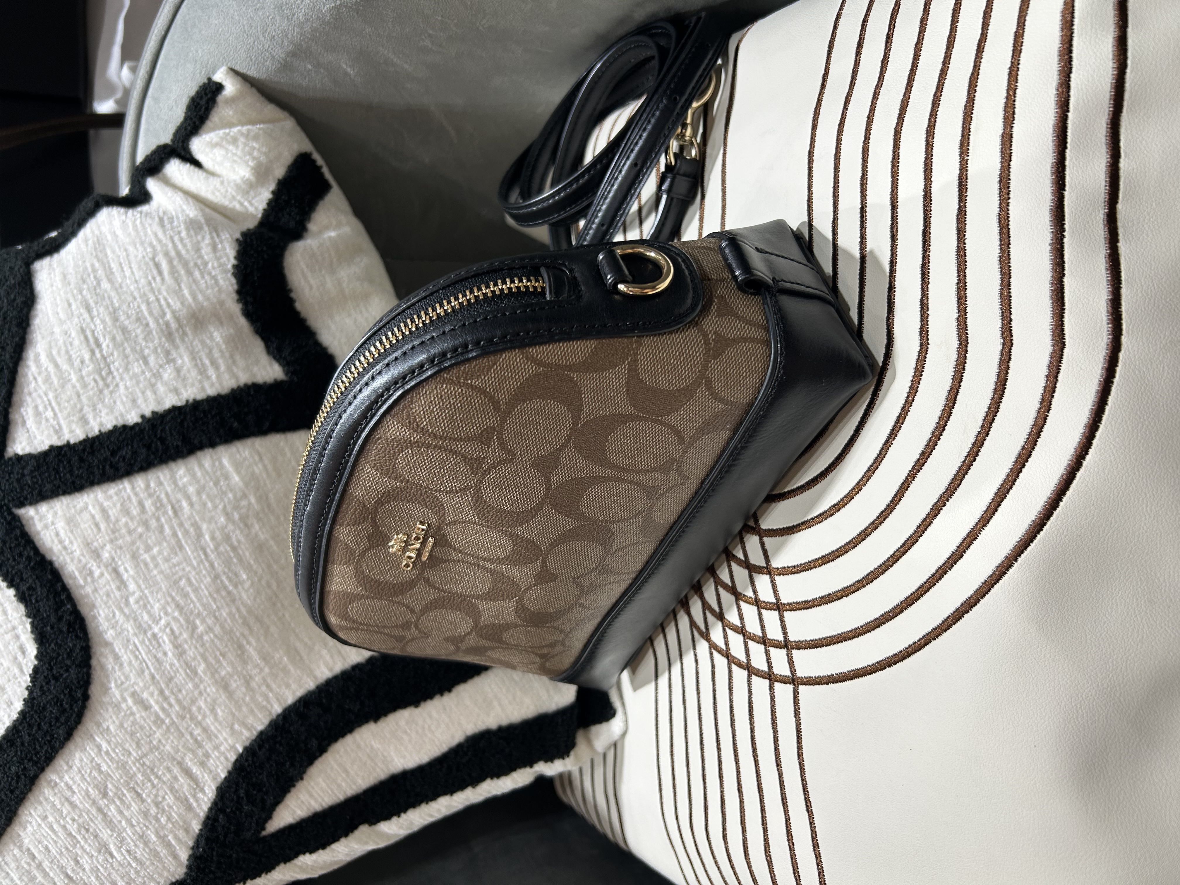 Coach Crossbody Bag 貝殼包 100%Authentic, 98%New ✅Dust bag