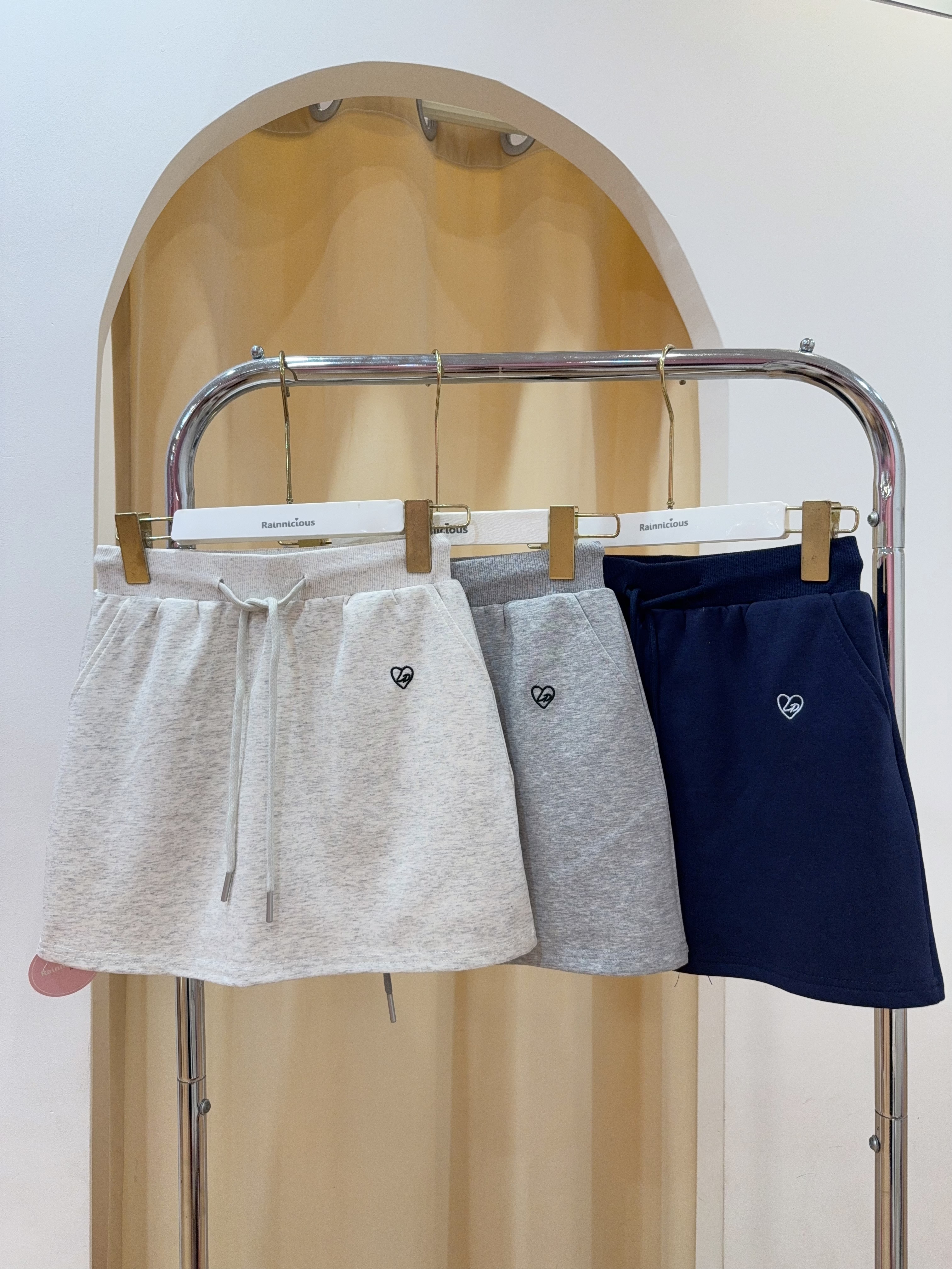 韩系小爱心刺绣半身短裙 R2666