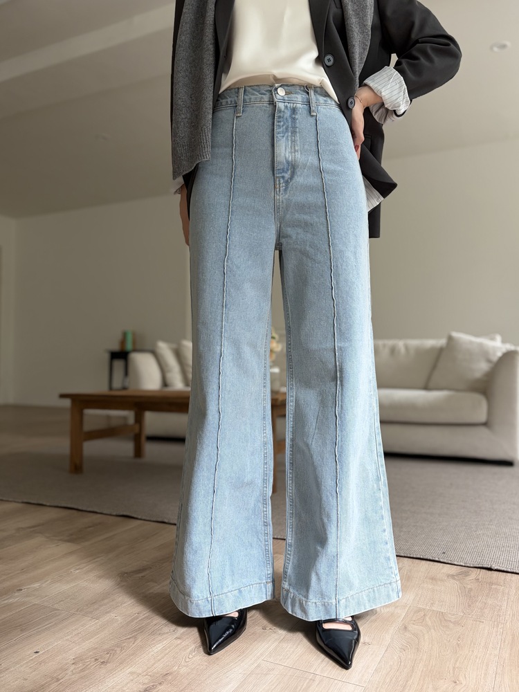 The Seamline Wide-Leg Jeans
