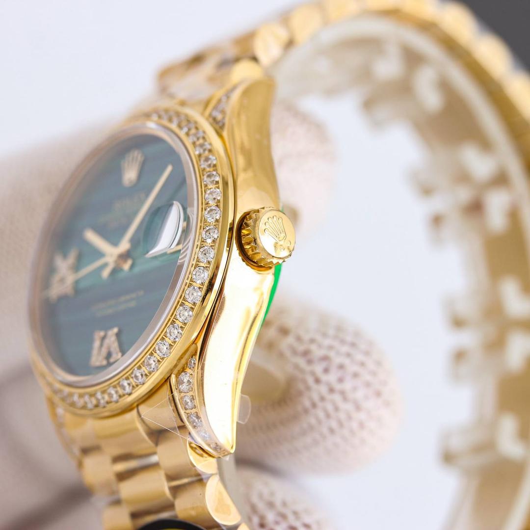 C厂 劳力士 ROLEX 🎮MK5 GMT格林尼治升级版。采用正品一致904L钢材，一体成形的陶瓷白金字体圈口与正品一致。🎮全新3285一体机芯。同步正品GMT针通过正反调时间及日历，配件通用原装。904L钢表壳表链，蓝宝石镜面，超级夜光，双向陶瓷旋转表圈，折叠表扣