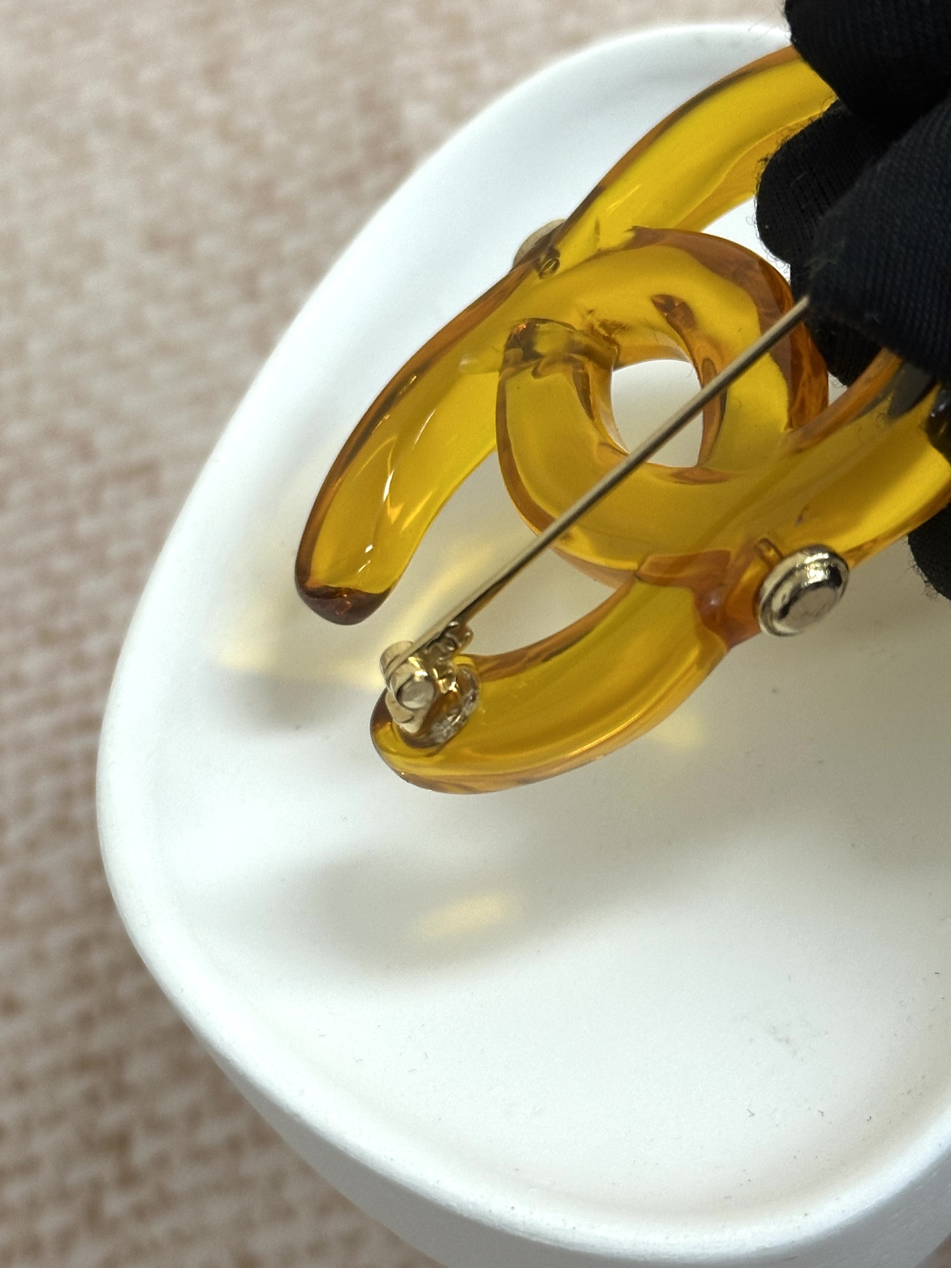 Pre-owned Chanel CC brooch/ Product Code: 26040602