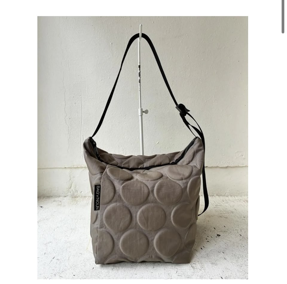 bag n noun