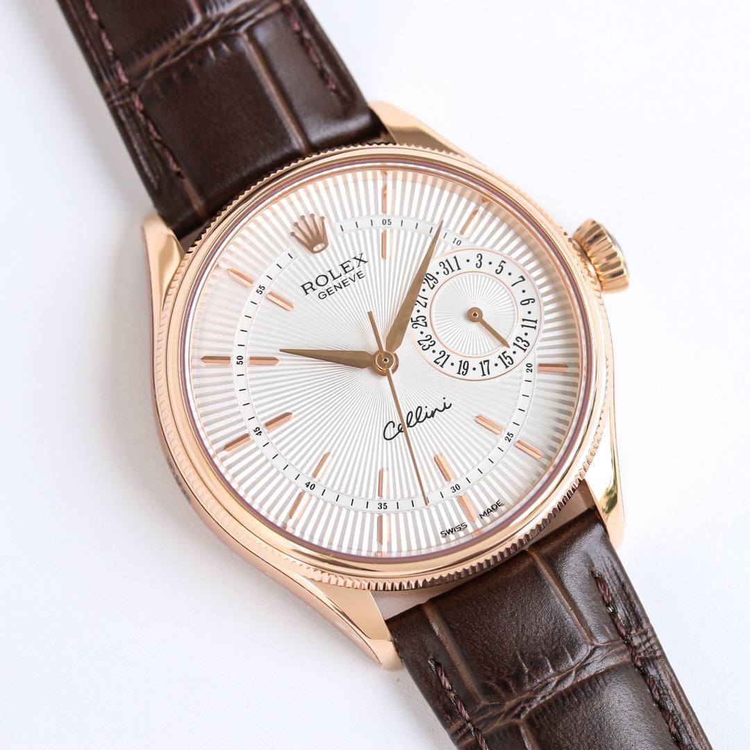 劳力士 ROLEX 切利尼日历型！🎮OT2 强势来袭！真正的机芯功能，跟正品一样的体验，细节方面：切力尼系列 【尺寸】39毫米，厚度11.5毫米！ 【机芯】搭载定制版劳Rolex3165一体机芯，大三针带小针日历功能，功能同原版一致！ 【表壳】316L精钢，顶级电镀厚金+抗氧化保护，还原本质！ 【字面】雕刻波浪纹底制造工艺 纹路立体感超强！🎮 【指针】原装顶级批花工艺！ 【镜面】蓝宝石玻璃水晶镜面！ 【表带+扣子】纹节清晰、顶级全包边工艺柔软的类美洲牛皮表带，同原版针扣方便使用！ 匠心力作 打造正品的体验 给您复刻带来不一样的正品感觉 欢迎各位表友品鉴！🎮