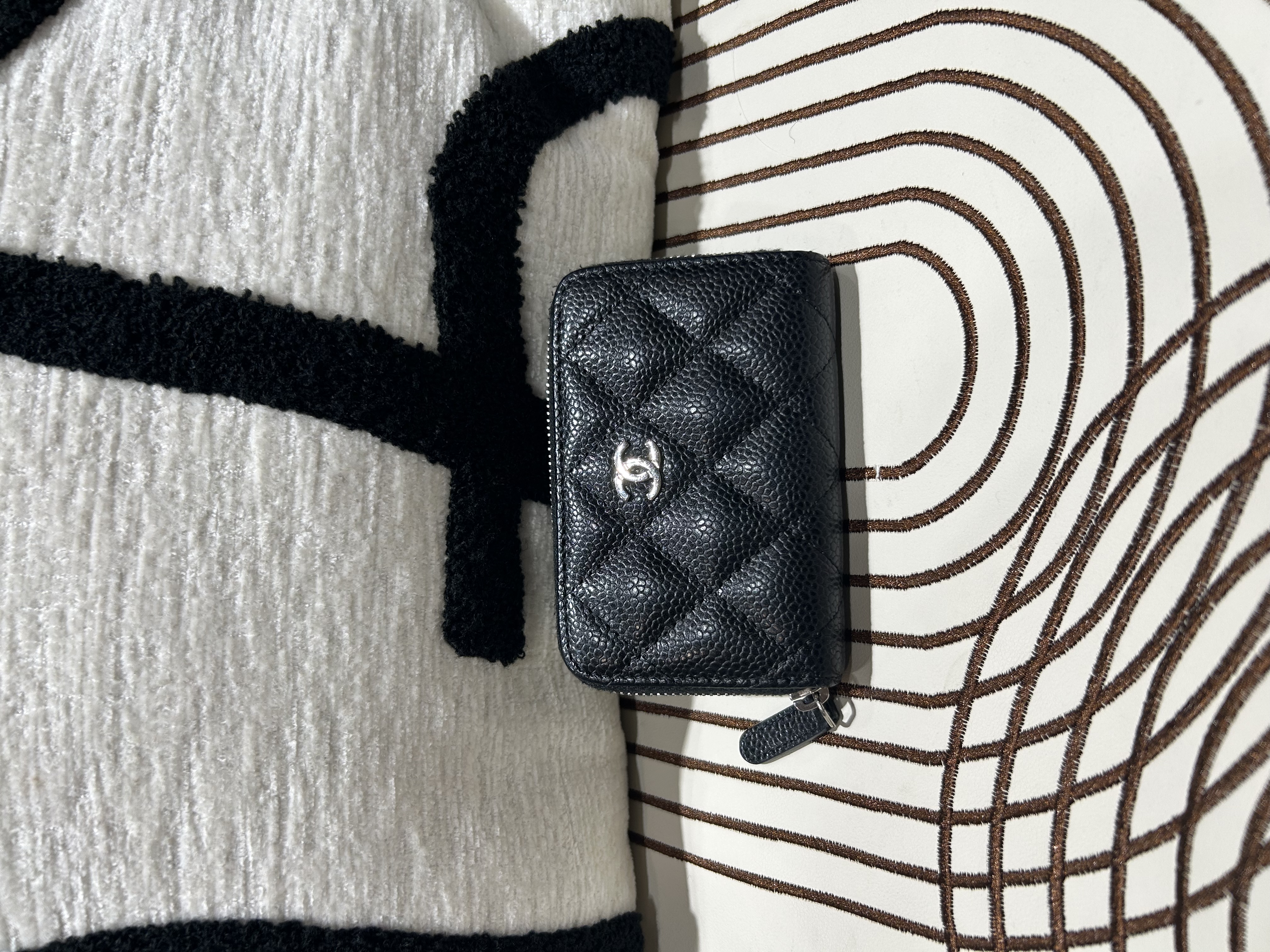 Chanel zip coin purse card holder wallet 100%Authentic, 98%New  ✅24card✅Dust bag 