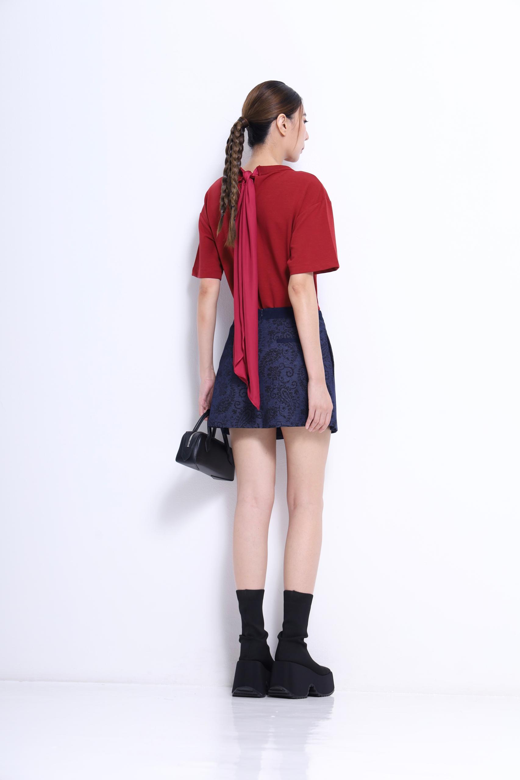 舒适百搭上衣 背部有彩带设计 2636