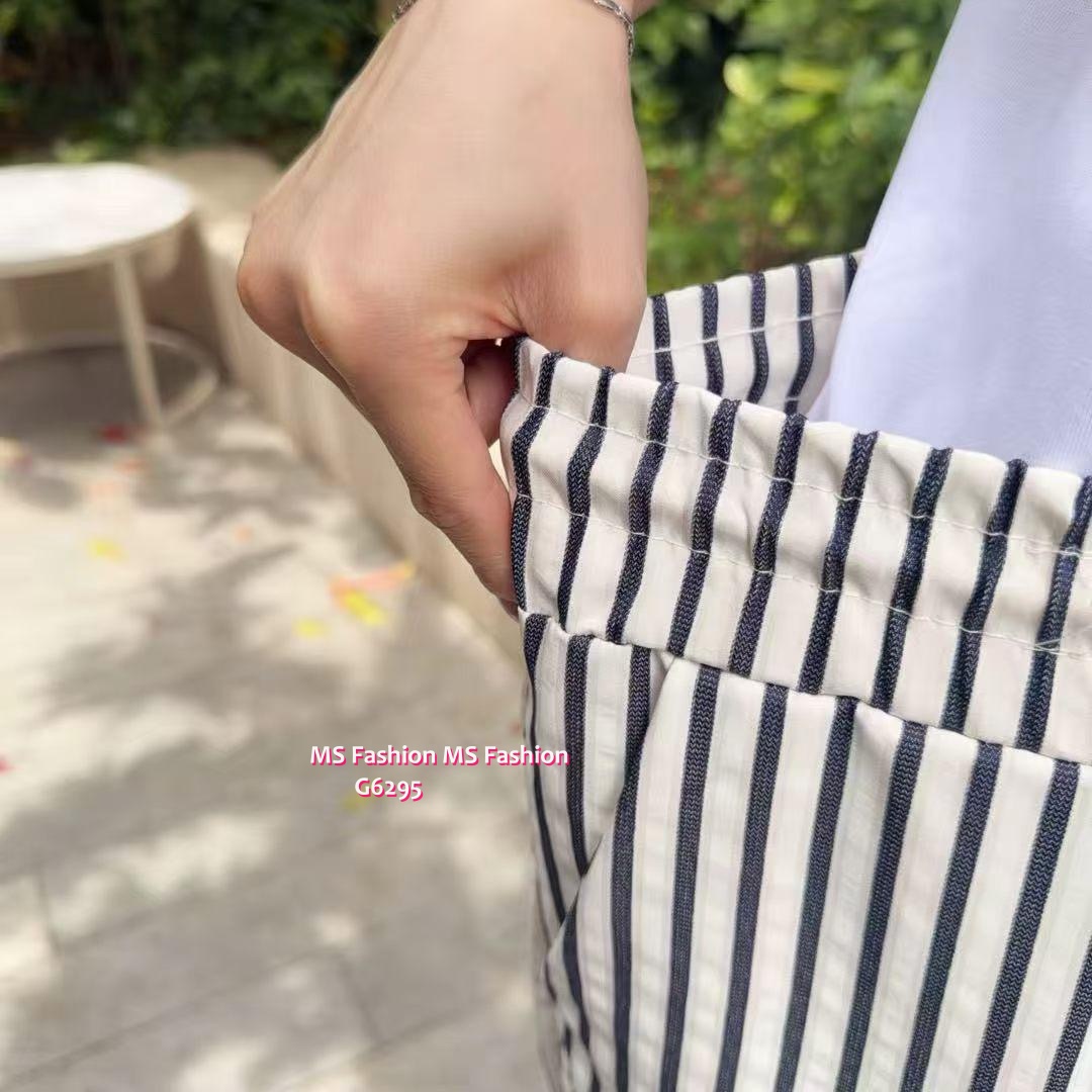 G6295 韓國🇰🇷字母Tee+條子褲Set