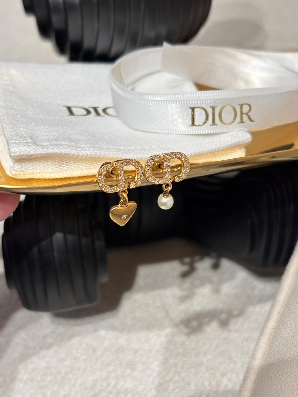 未使用品 Dior Earrings 100%Authentic, Unused ✅Dust bag✅Box