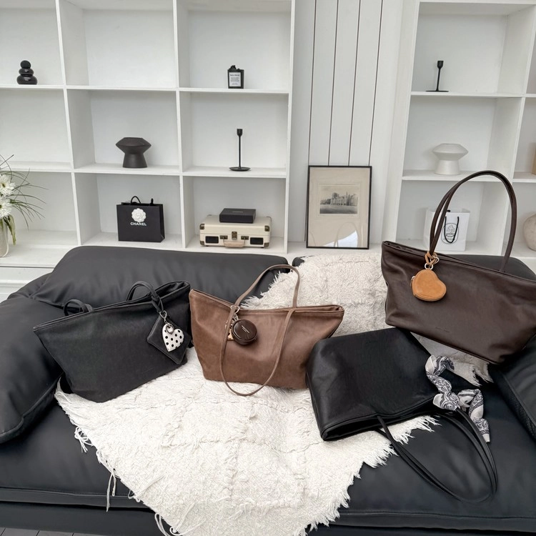 【26SS 】預訂_Middle Shopper by Bucks & Leather