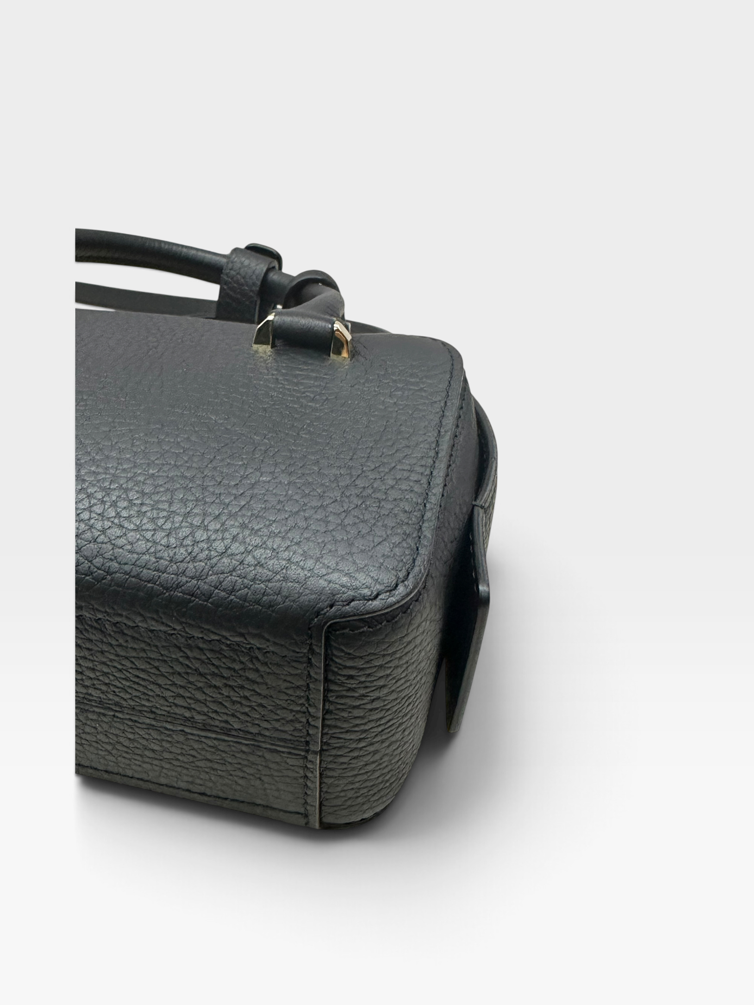 Pre-Owned DELVAUX Cool Box Nano / Product Code: 092409