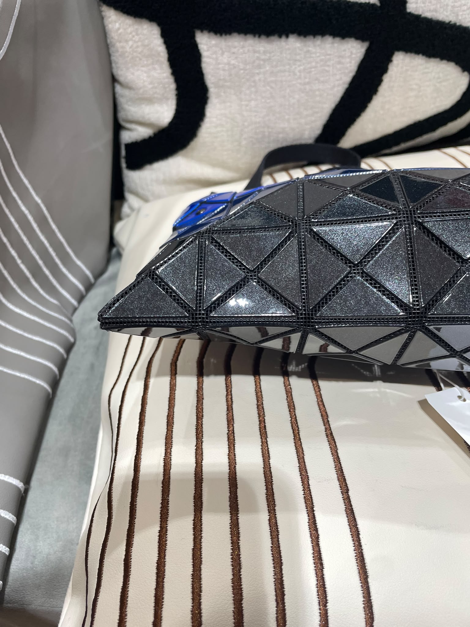 Issey miyake BaoBao crossbody Bag  100%Authentic,98%new