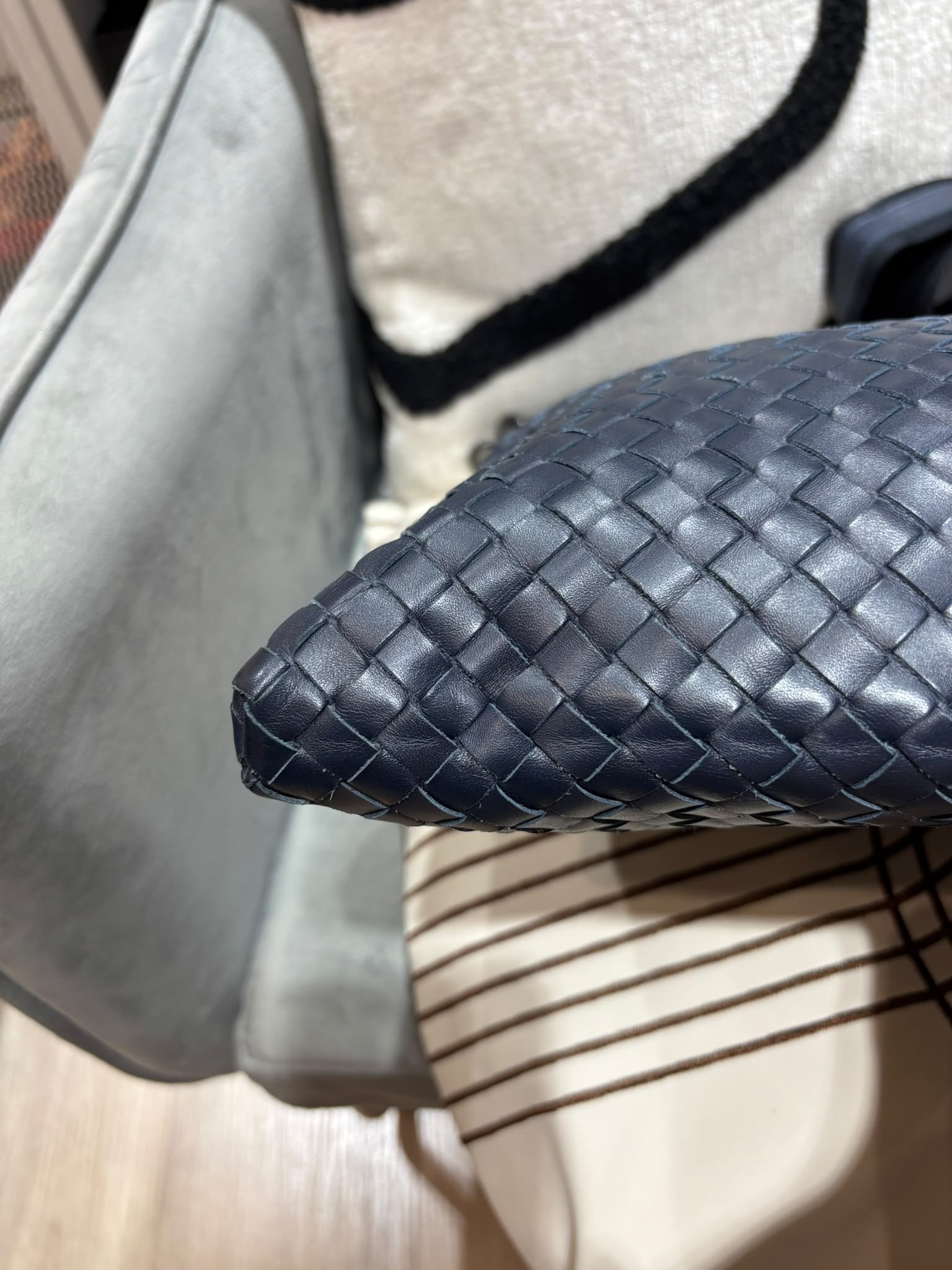 Bottega Veneta BV Intrecciato shoulder bag Navy 100%Authentic, 95%New 
