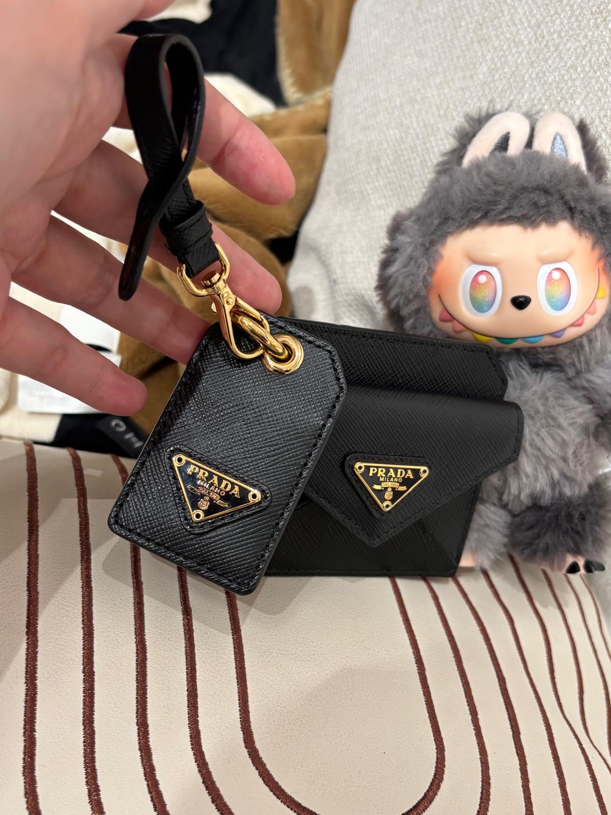 Prada card holder Saffiano Leather 卡片套鎖匙扣 100%Authentic, 98%new