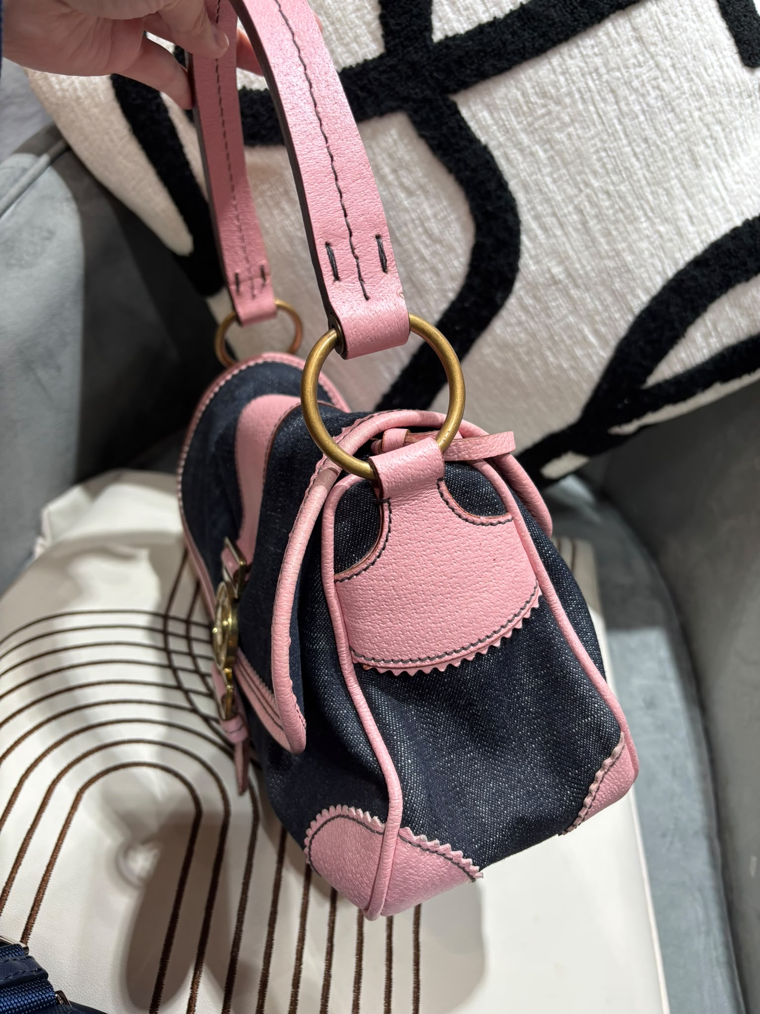 Miu miu denim 牛仔布牛皮shoulder bag    100%Authentic, 95%New ✅Dust bag