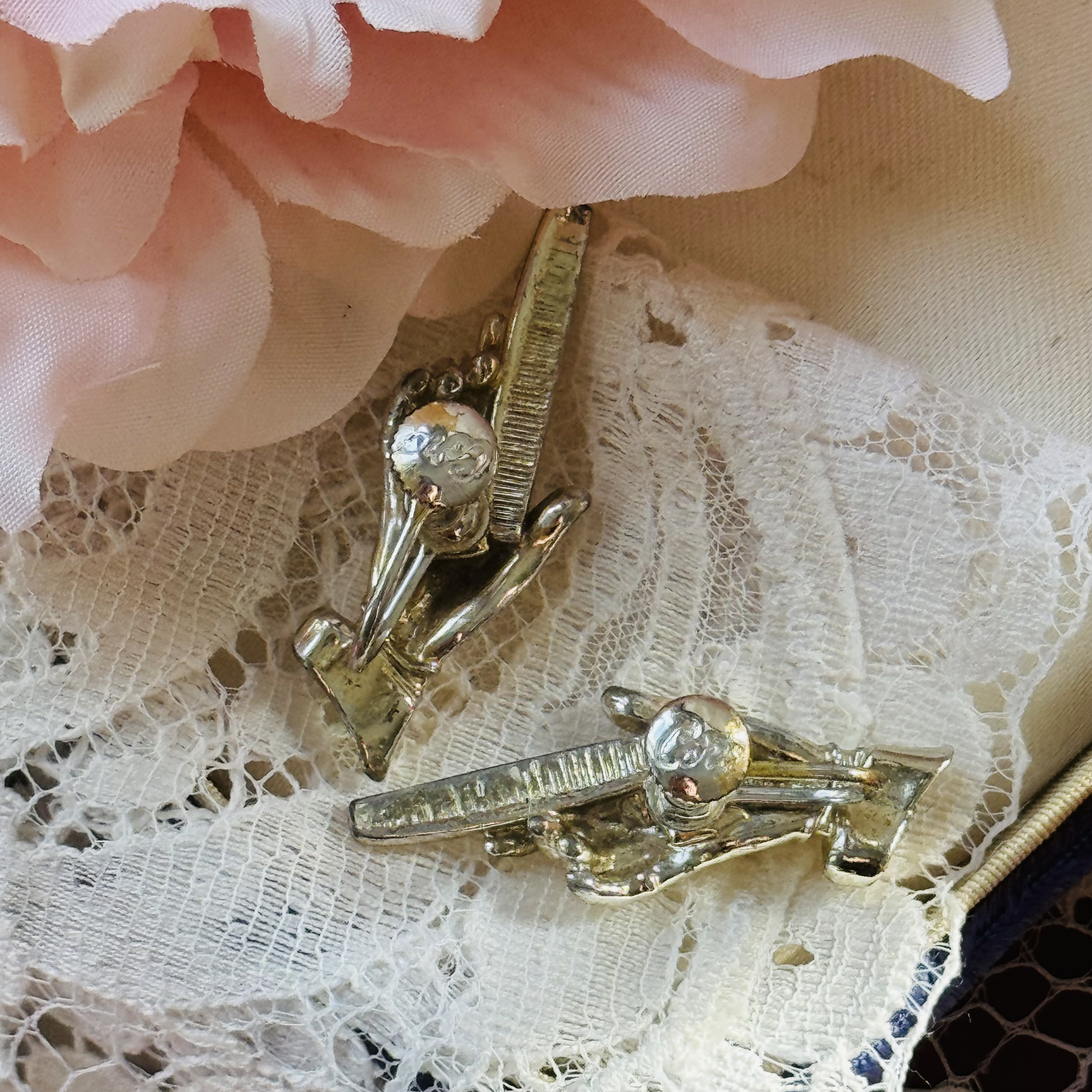 Rare! Vintage C.a. 1950s Stamped "Coro" Silver Tone Hairdresser Screw Back Earrings(MT1436)
