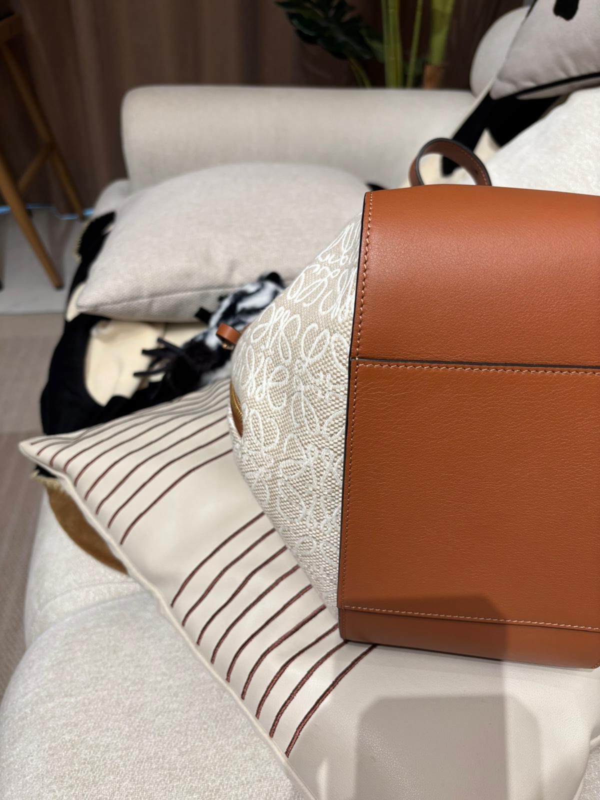 Loewe hammock Shoulder bag Small 100%Authentic, 98%New ✅Dust bag