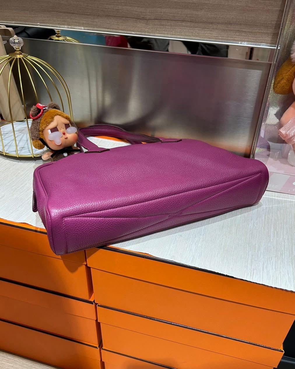 Hermes Victoria Elan 100%Authentic, 95%New ✅Dust bag✅Key Lock