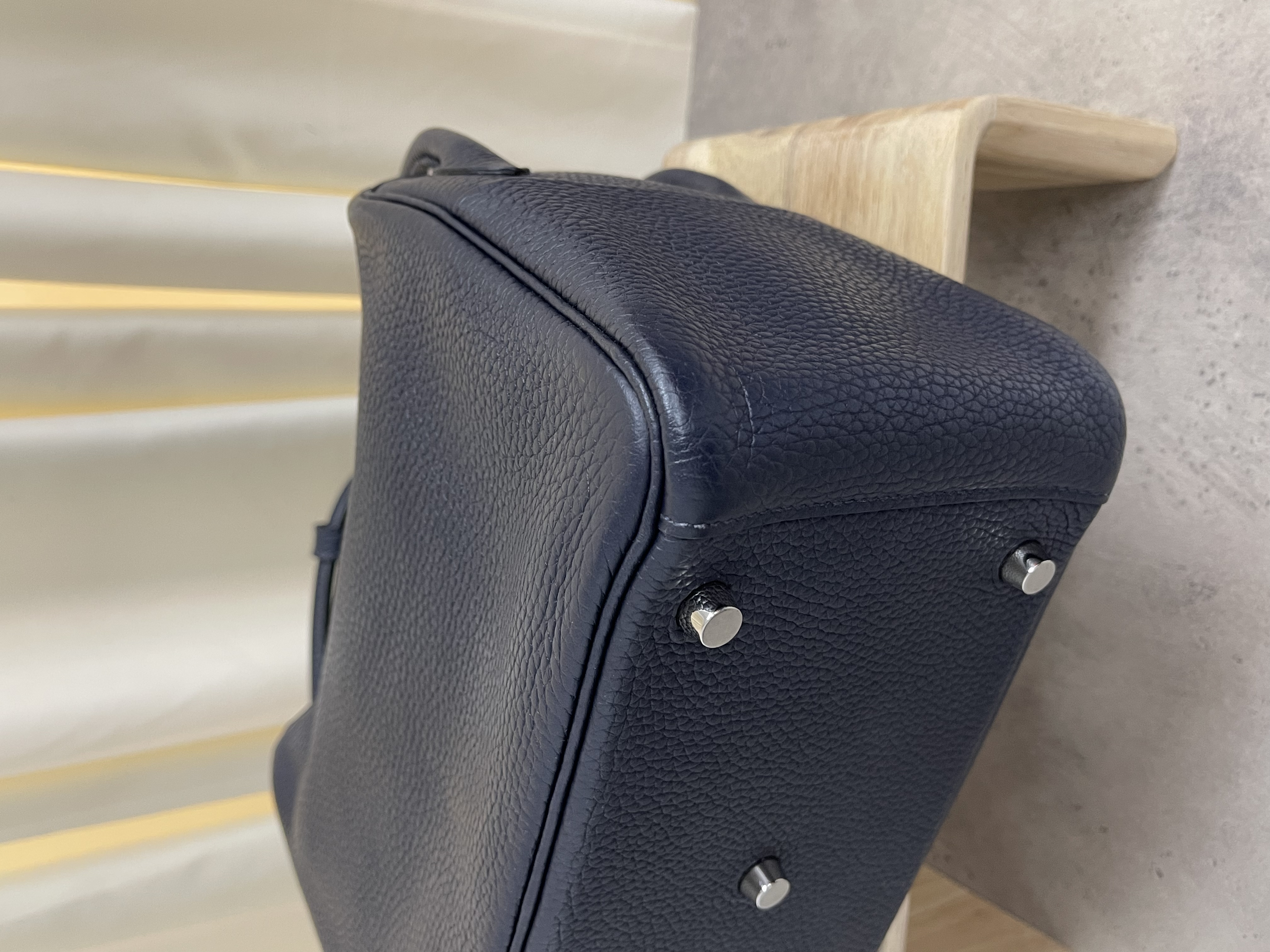 Pre-owned Hermes Lindy 26/ Stamp X/ Product Code: 26012411