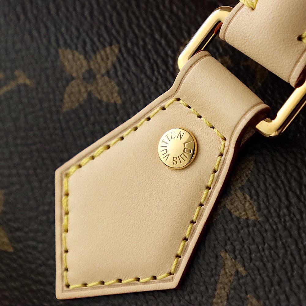 特级𝐒𝐏𝐄𝐄𝐃𝐘 𝟐𝟎系列 👜✨ 尺寸：20*13*12𝐜𝐦 作为𝐒𝐩𝐞𝐞𝐝𝐲系列 已经是小驴家族的经典王牌系列 一直都是𝐒𝐩𝐞𝐞𝐝𝐲家族的爱好者， 全新的𝙎𝙥𝙚𝙚𝙙𝙮新品系列，有一种炸眼球的赶脚， 🉑️拆卸🉑️调节的宽肩带设计，更是给人新颖别致的面貌！作为𝙎𝙥𝙚𝙚𝙙𝙮家族的新品，这个尺寸更加完美！又是一款爆款的断货王，颜值再次爆棚， 相对比𝙉𝙖𝙣𝙤的尺寸 它更加适合日常的使用，必须妥妥的收为囊中之物 巨好看！！🌼