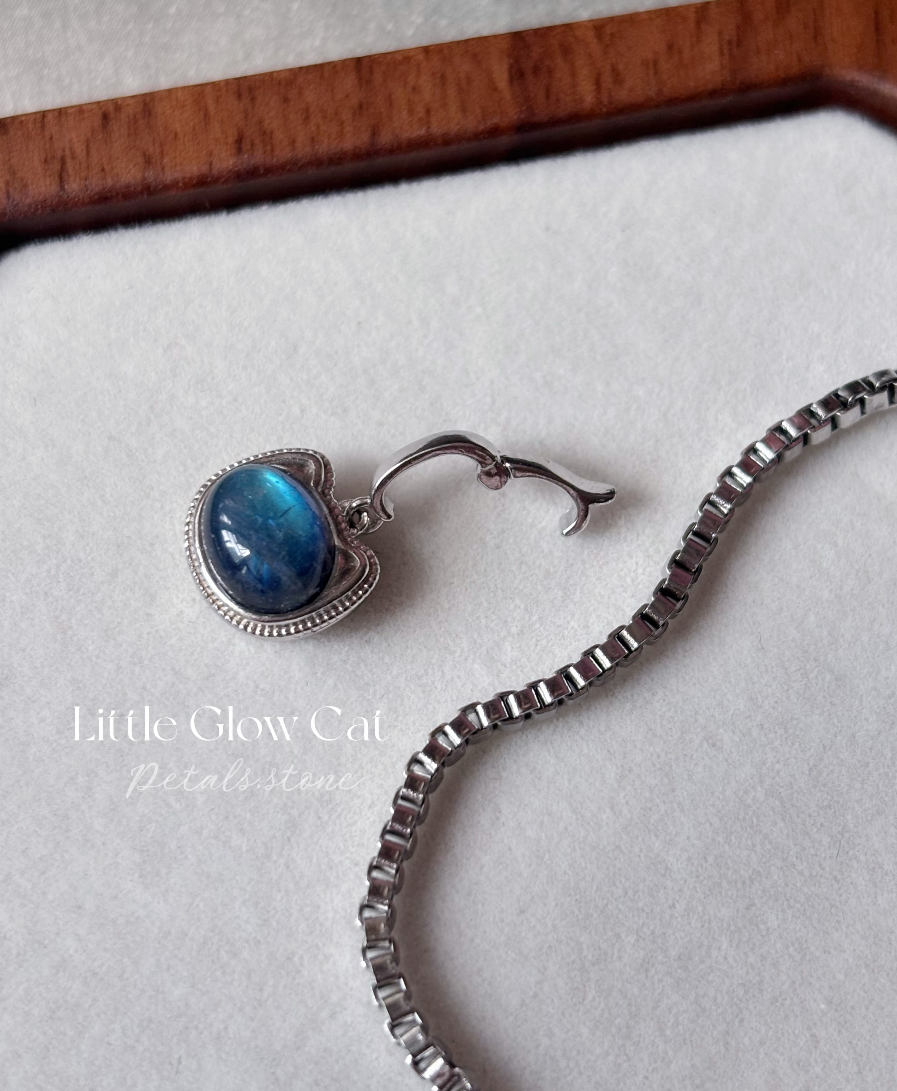 Little Glow Cat｜拉長石貓貓頸鏈💙