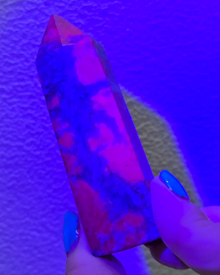 Ruby in kyanite tower with strong UV - RBY155