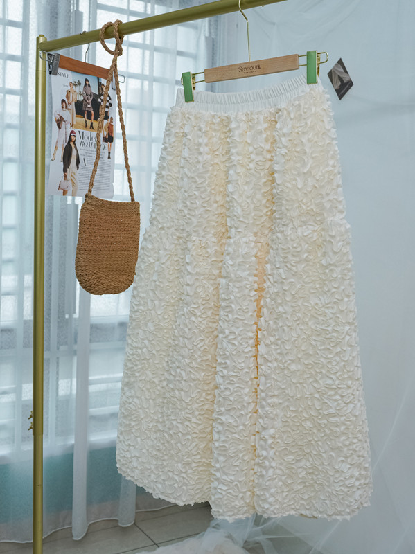 Cream Midi Skirt with 3D Ruched Edging Detail ‖ 立体褶皱捆边设计感奶油白半裙 KR0310835
