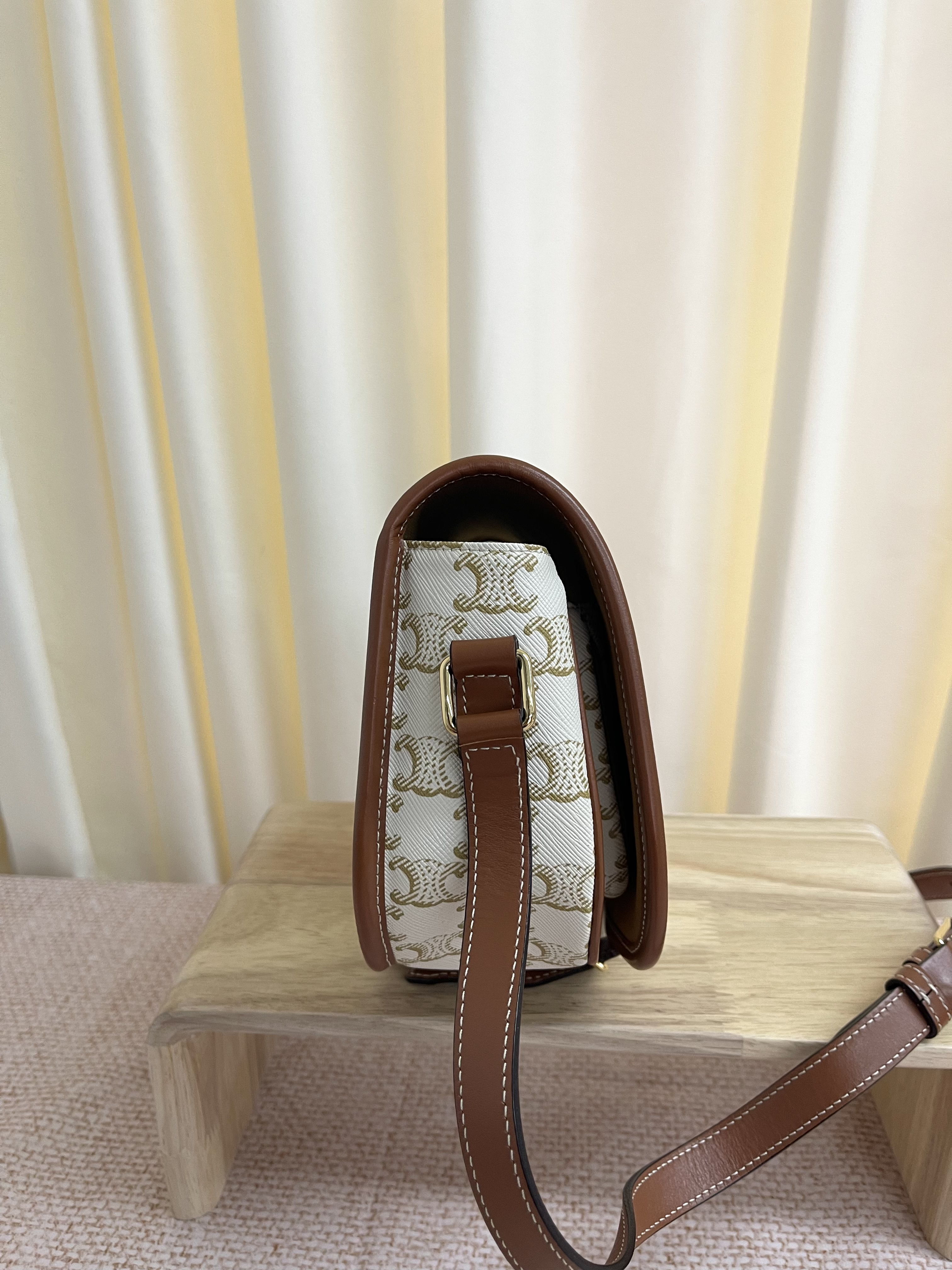 Pre-owned Celine Folco shoulder bag/ Product Code: 26020302