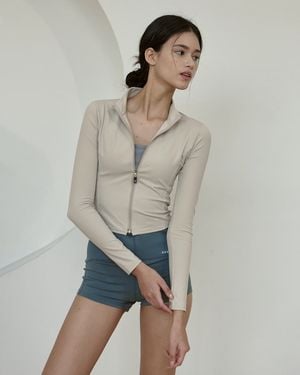  【秋冬必備外套】現貨_DEVI-O0011 Bennet half-neck crop zip-up by Devi wear