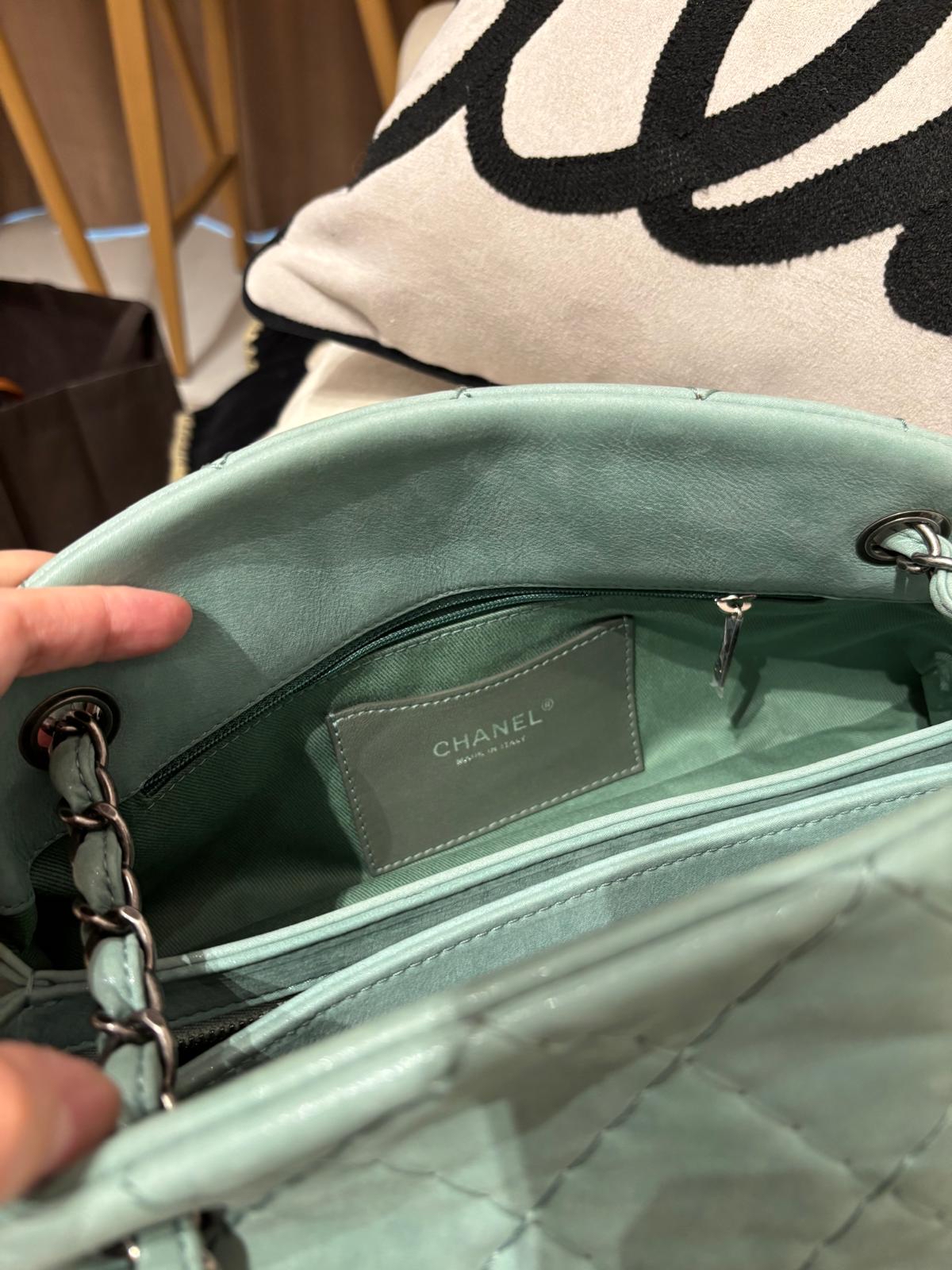 chanel mademoiselle Shoulder Bag 100%Authentic, 95%New ✅Card✅Dust bag