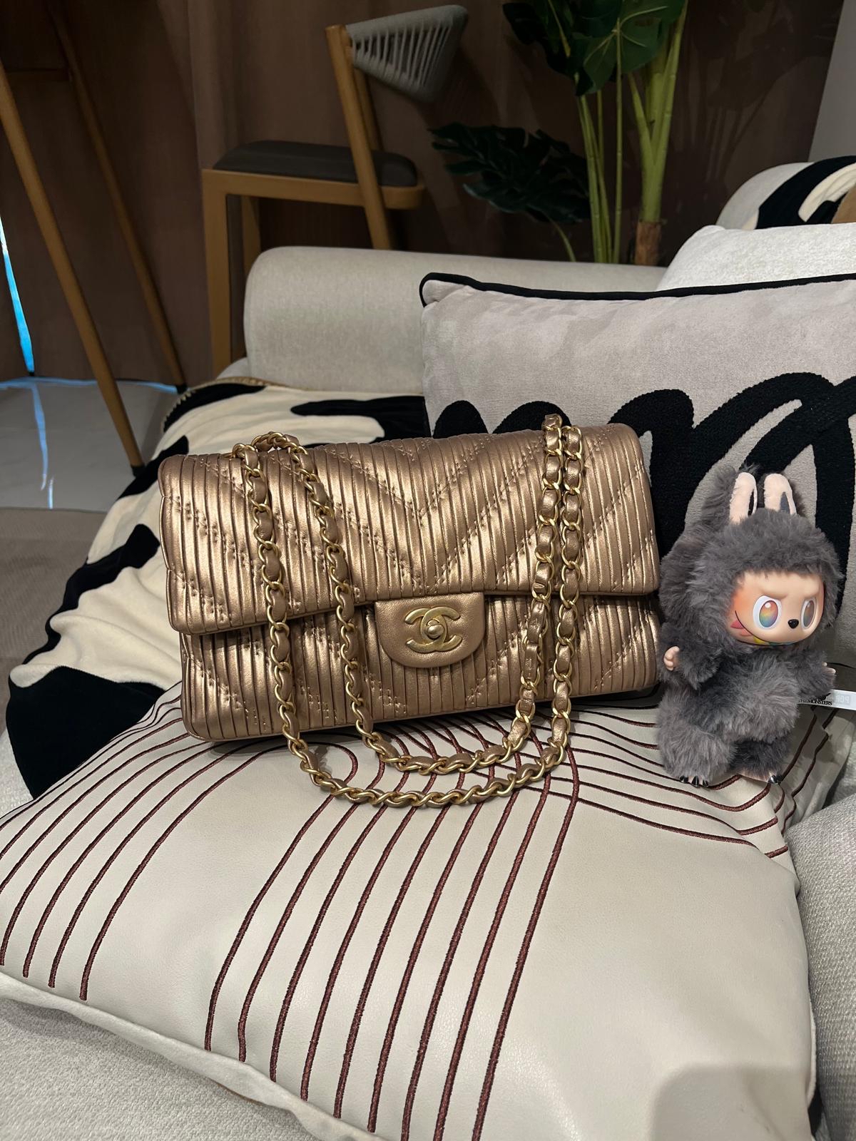 Chanel classic flap Medium bag A01112 CF25 calfskin  限量特別款✨100%Authentic,unused ✅25貼✅dust bag ✅box