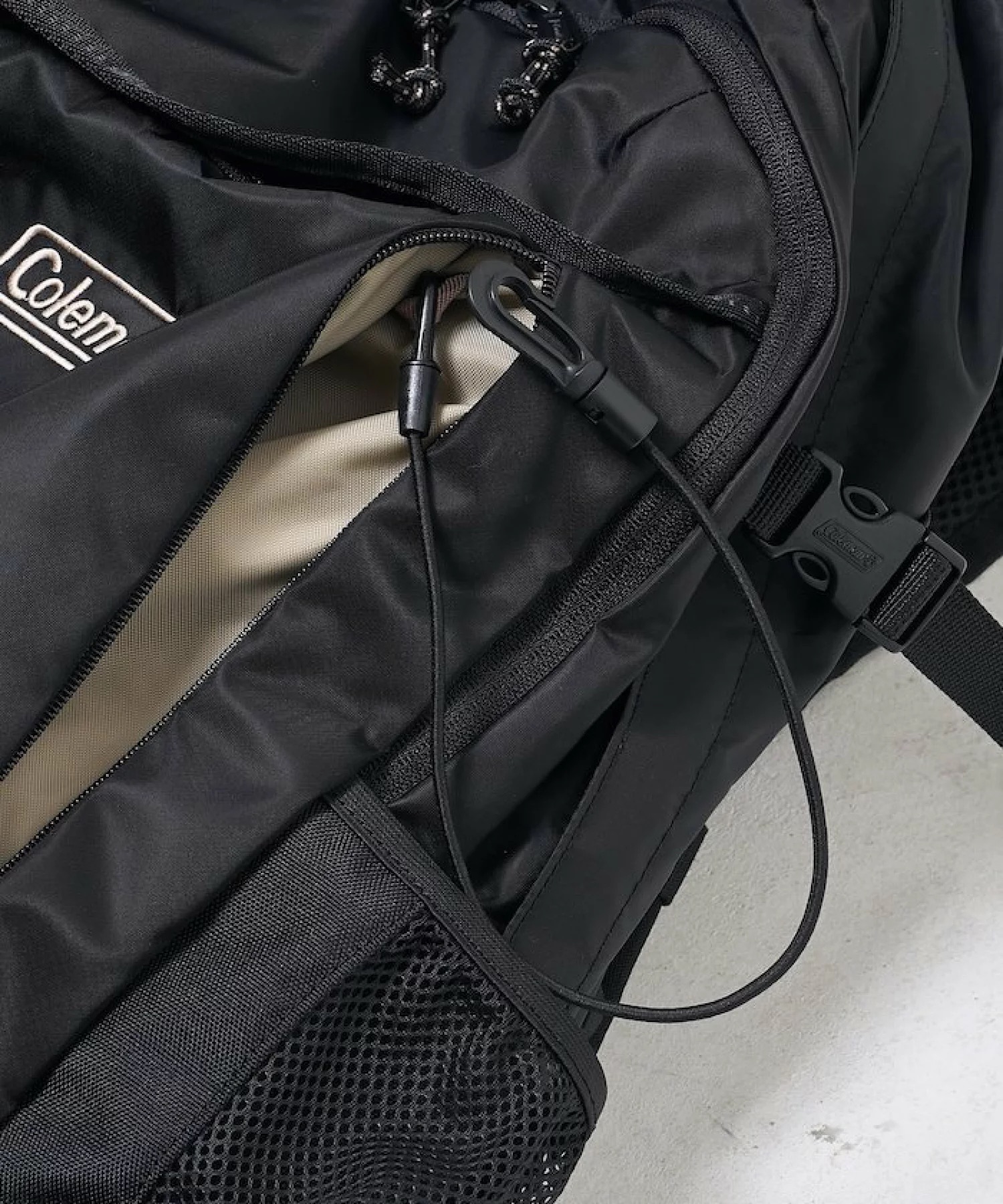 日本代購【 2026新商品 日本直送 FREAK'S STORE x Coleman 別注版 Walker 輕量尼龍 25L 背囊  |  FREAK'S STORE  Exclusive Walker 25L Backpack - Lightweight Nylon 】