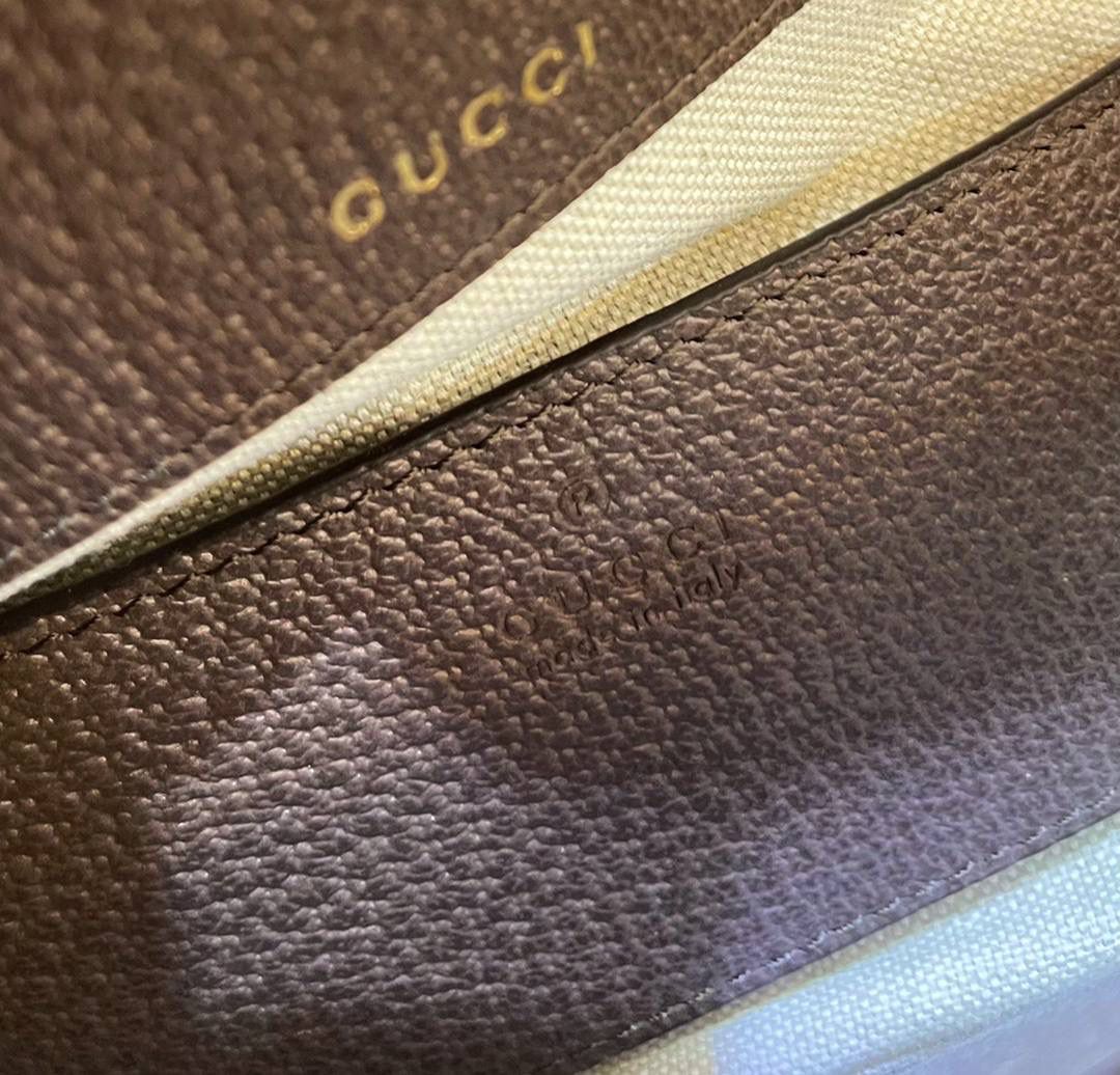 ✈️✈️✈️🔥𝙃𝙤𝙧𝙨𝙚𝙗𝙞𝙩 帆布马鞍包# ▫️型号：658574 ▫️尺寸：20.5*14.5*5cm 稳稳的马衔扣、出一个火一个🔥 mini马鞍包更为无敌友好的Size～采用原厂牛皮搭配G花帆布➕全铜五金，品种绝了❗️青春活力.最牛B的超贴心设计两条肩带任意搭配！正品打版，实在太屌了❗️不后悔系列闭眼剁手买.