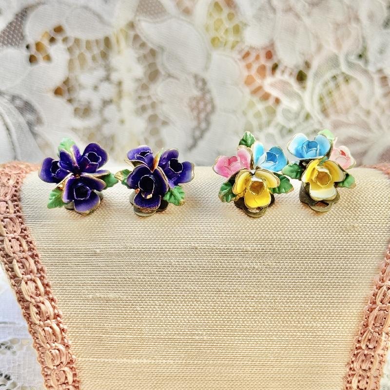 Vintage 1950s Made in Austria Hand-painted Cluster Flower Clip Earrings (MW265)