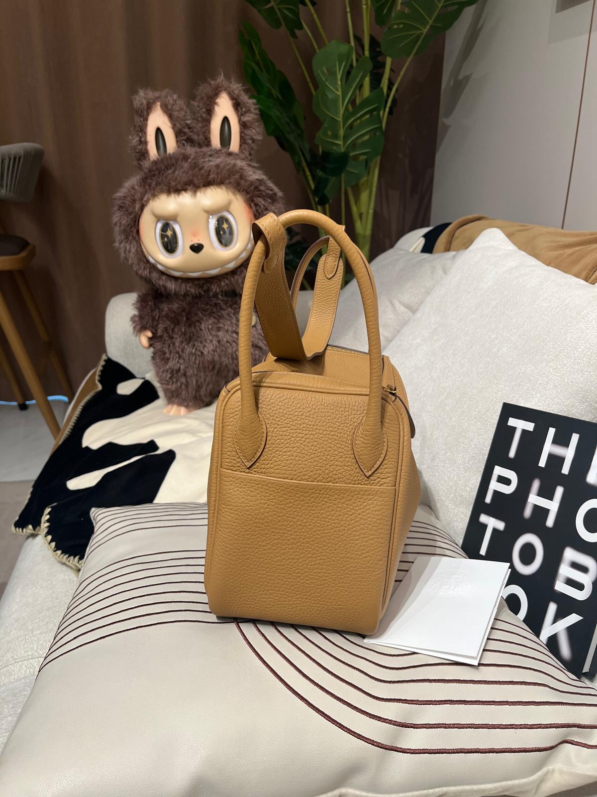 Hermes Lindy 26,餅乾金扣,STAMP Z  TC粒粒牛皮 100%Authentic ,98%new ✅收據✅dust bag✅box 