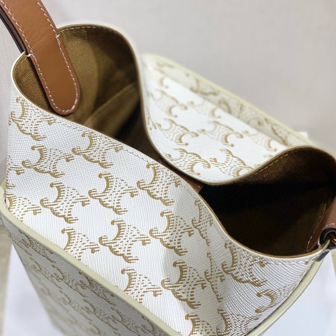 🔥大货实拍图 𝗖𝗘𝗟𝗜𝗡𝗘 ♥ 𝗦𝗧𝗥𝗔𝗣 𝗕𝗢𝗫 型号：197142 尺寸：10.5*14.5*10cm