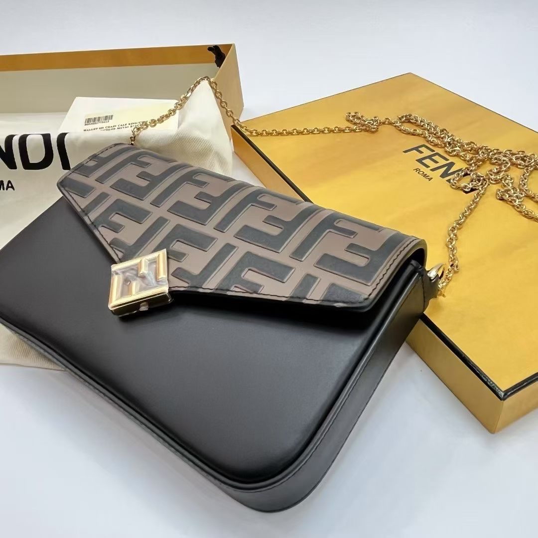 現貨🍒 Fendi 新款 性價比超高拼皮 WOC Size 18x11x3cm