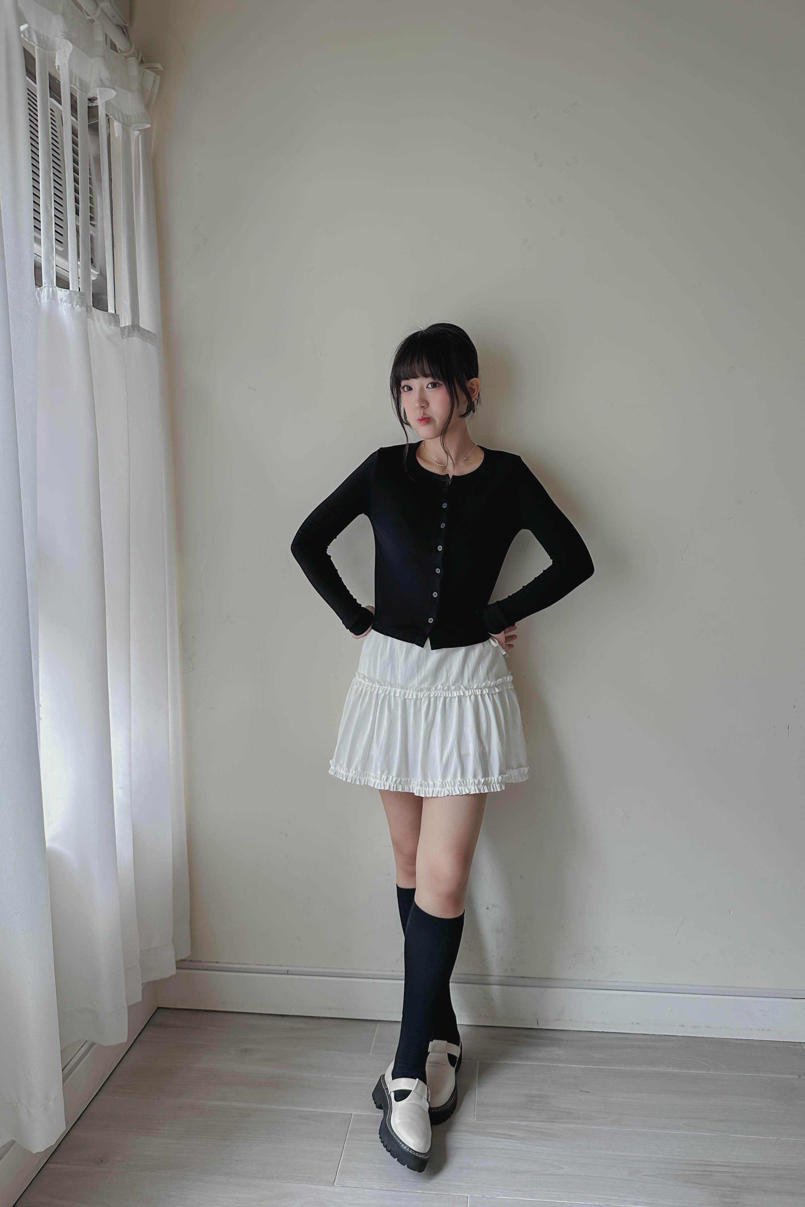 極修身親膚微短Cardigan (三色入)