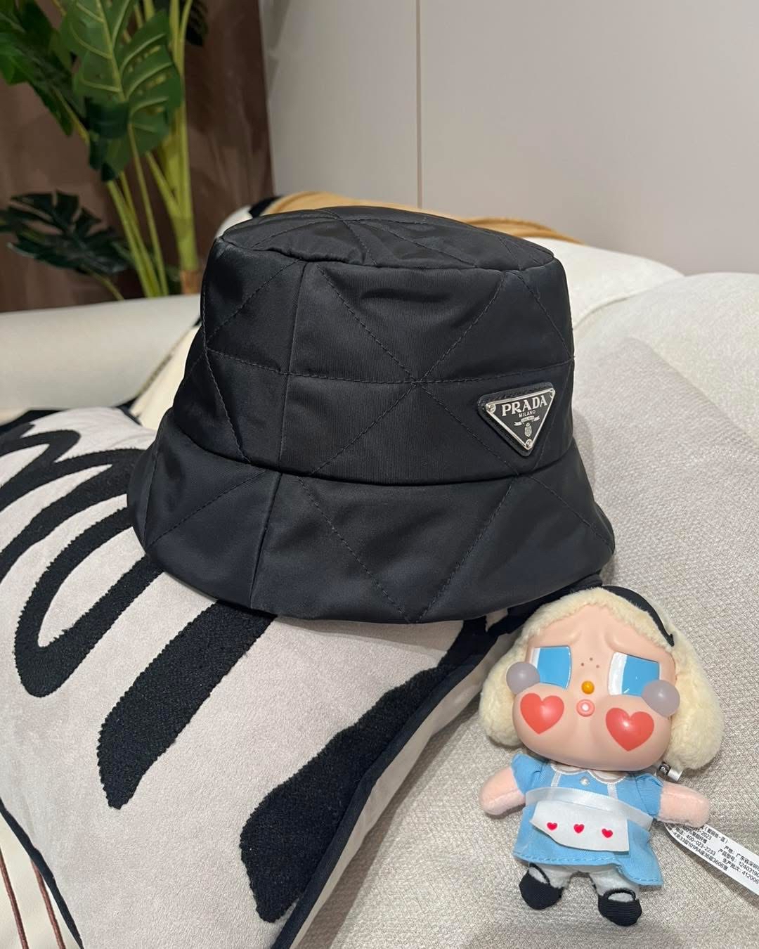 Prada re-nylon bucket hat M size 100%Authentic,98%new