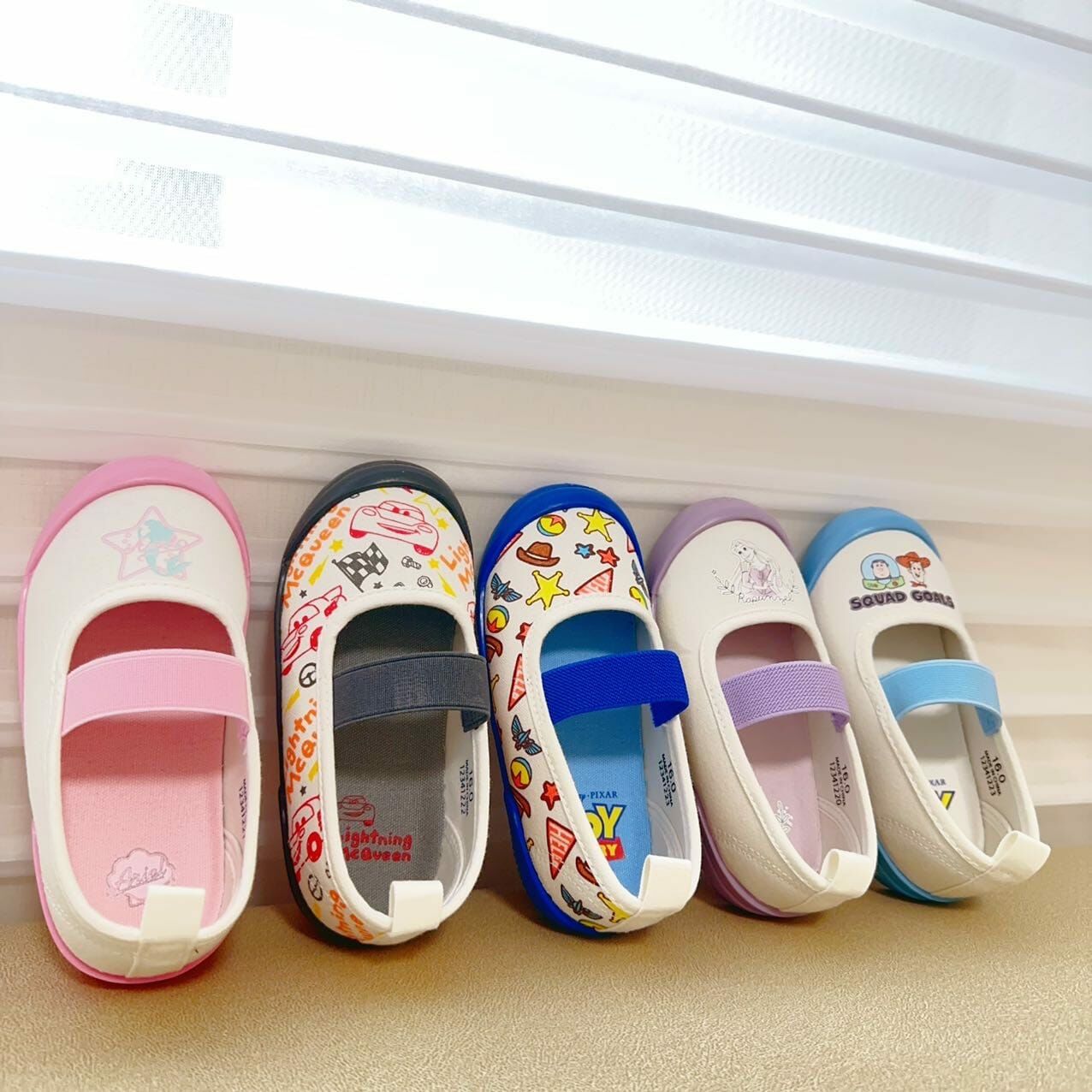 出口日本迪士尼小白鞋 -1對 現貨