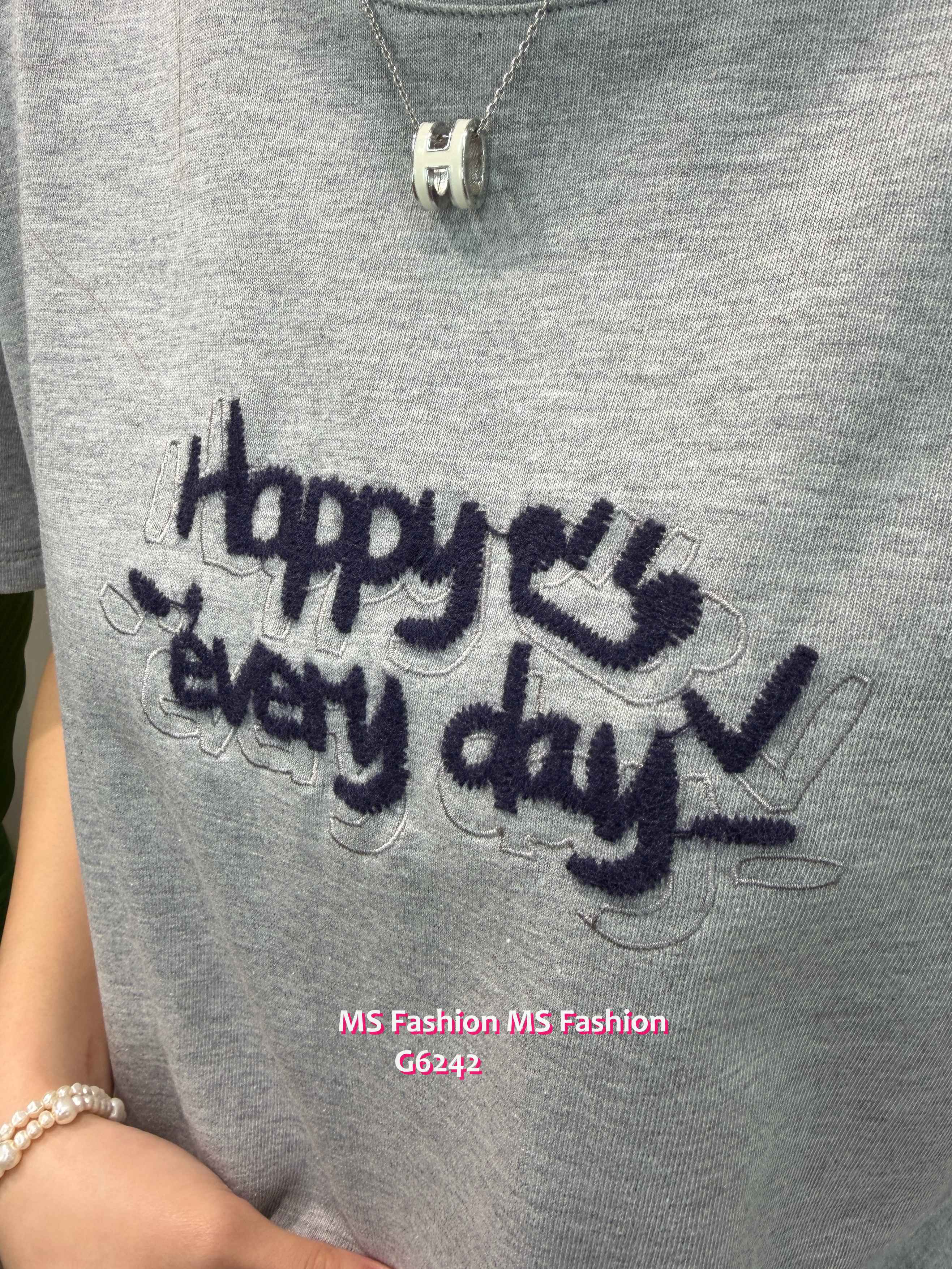 G6244 毛毛質感字母tee