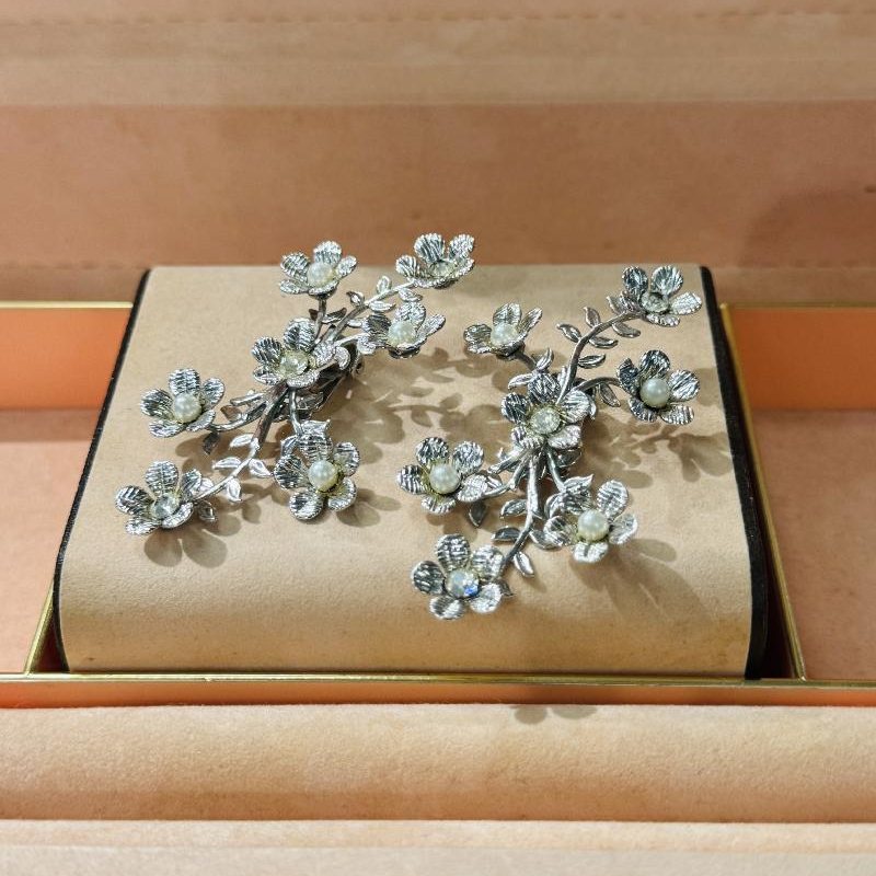 America Coro Stamped Sliver Floral Clip Earrings (C021)