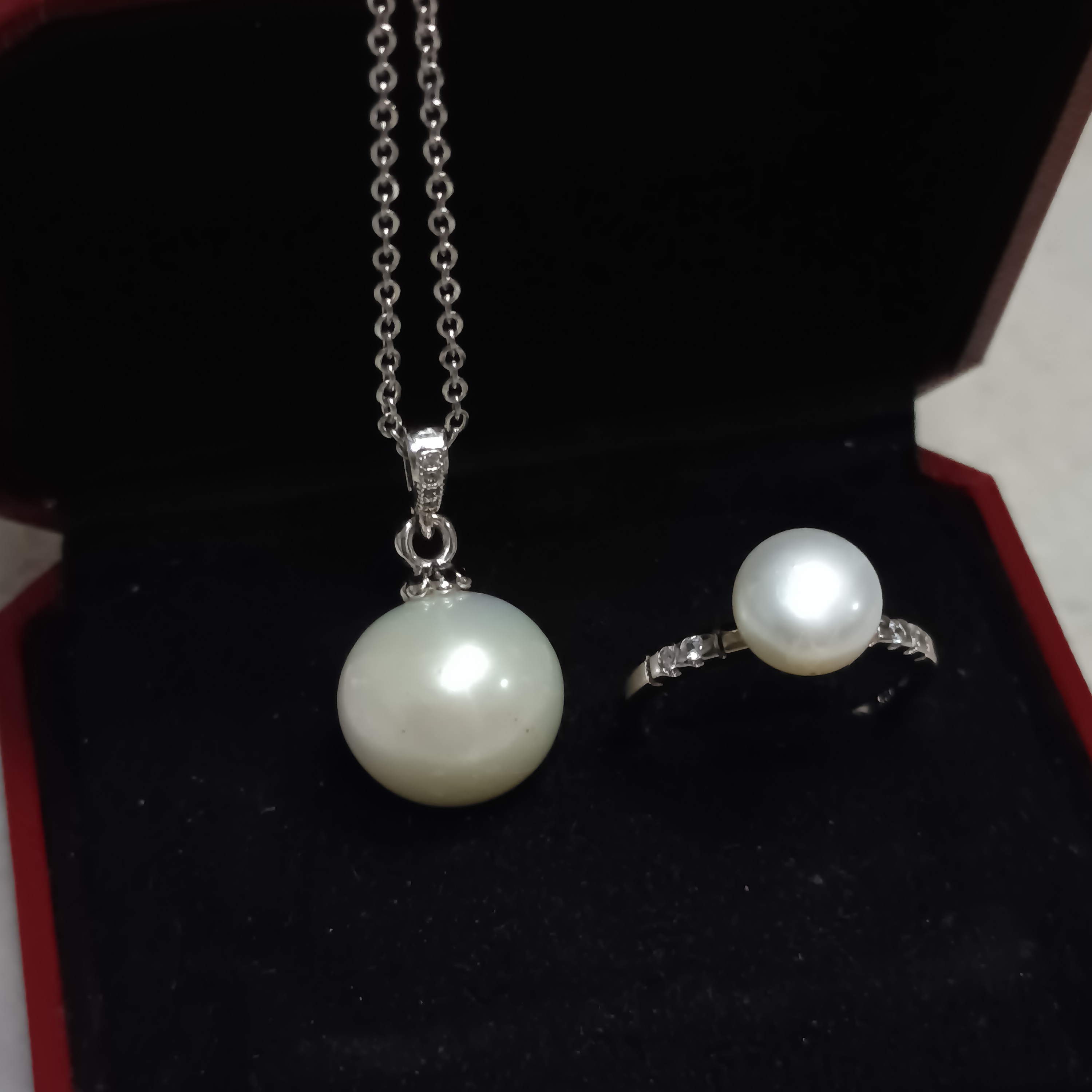 ✨特惠產品✨近正圓強光淡水愛迪生大白珍珠注白金吊墜+饅頭珠925銀開口戒指套裝