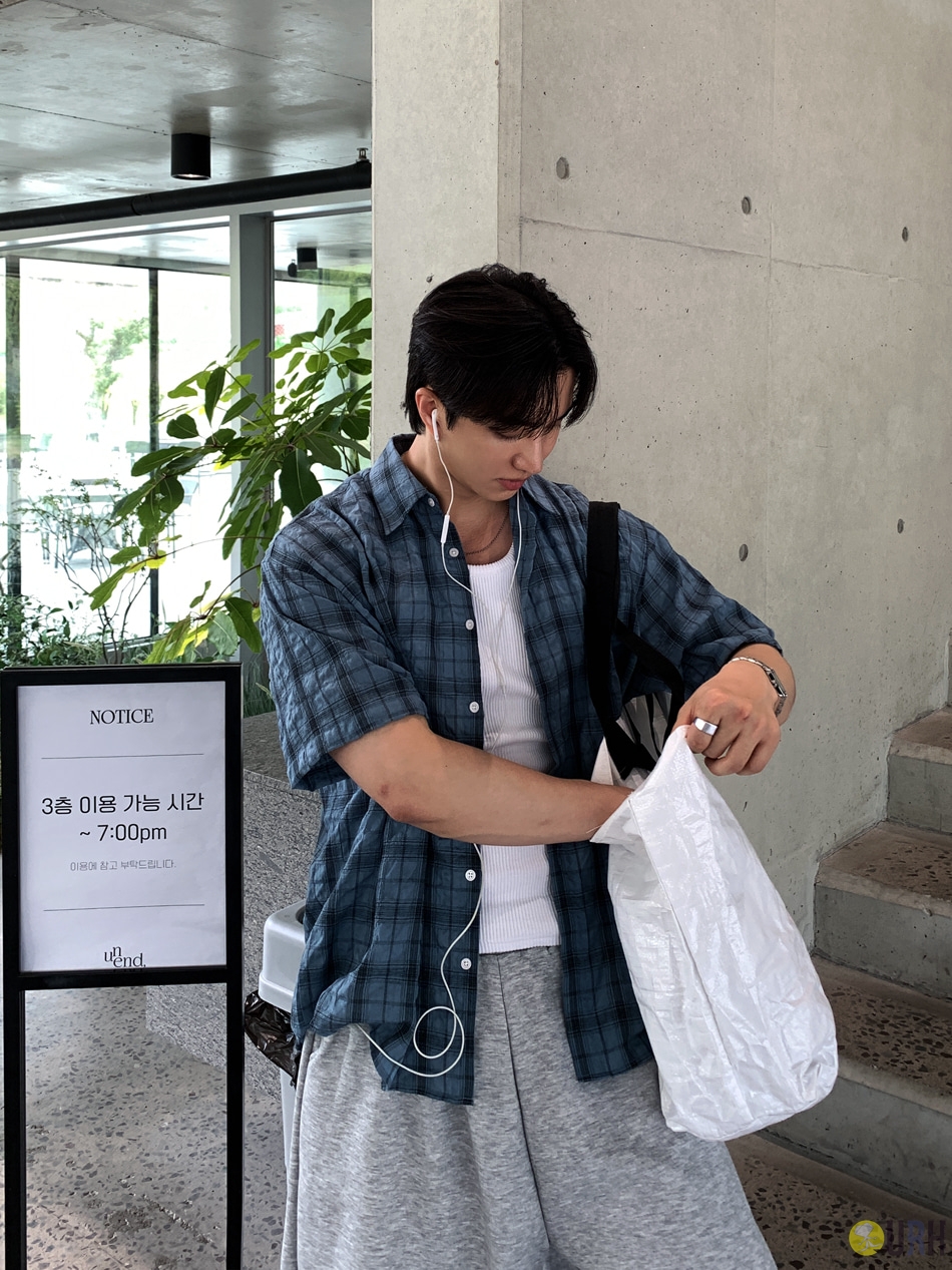 【100%保證韓國直送】韓系 Signature 寬版純色細格紋短袖襯衫 👕 [6 color] RL114946