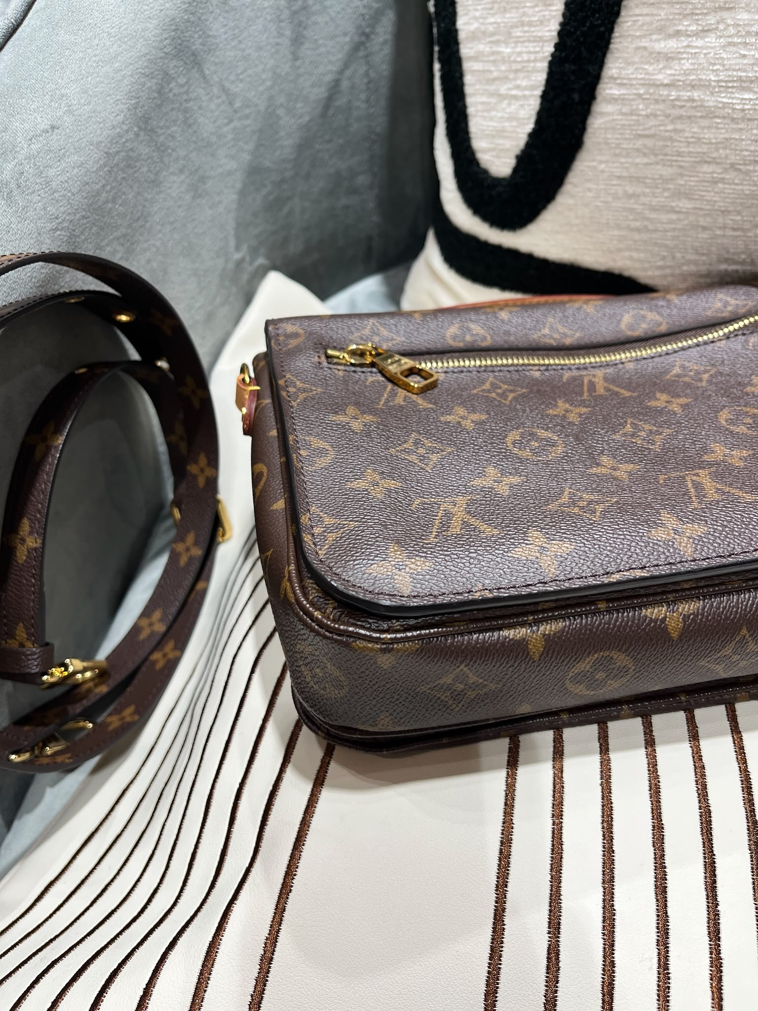 Lv Metis pochette monogram 2way bag 100%Authentic,92%new ✅dust bag