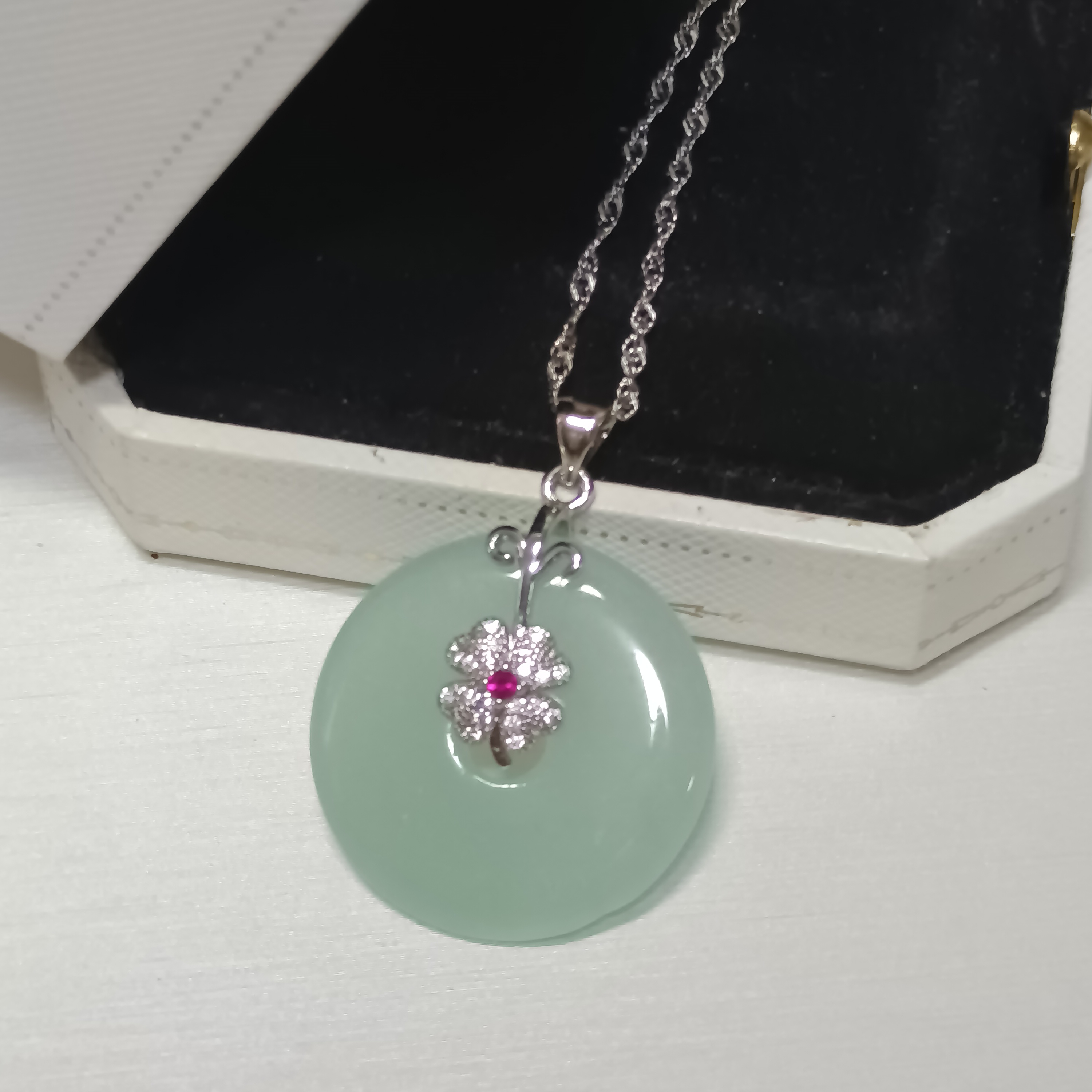 天然石英岩玉平安扣注白金小花扣吊墜（送注白金鍊）