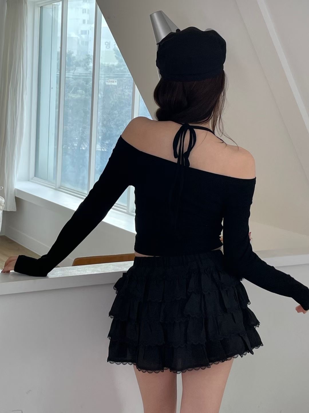 【 ⋆⚡️🖤回頭率100✨小心機 & 方便性兼備！鏤空扭結掛頸連PAD上衣˶˙ᵕ˙ )ﾉﾞ】 Psycho Twist Crop Top(三色入)